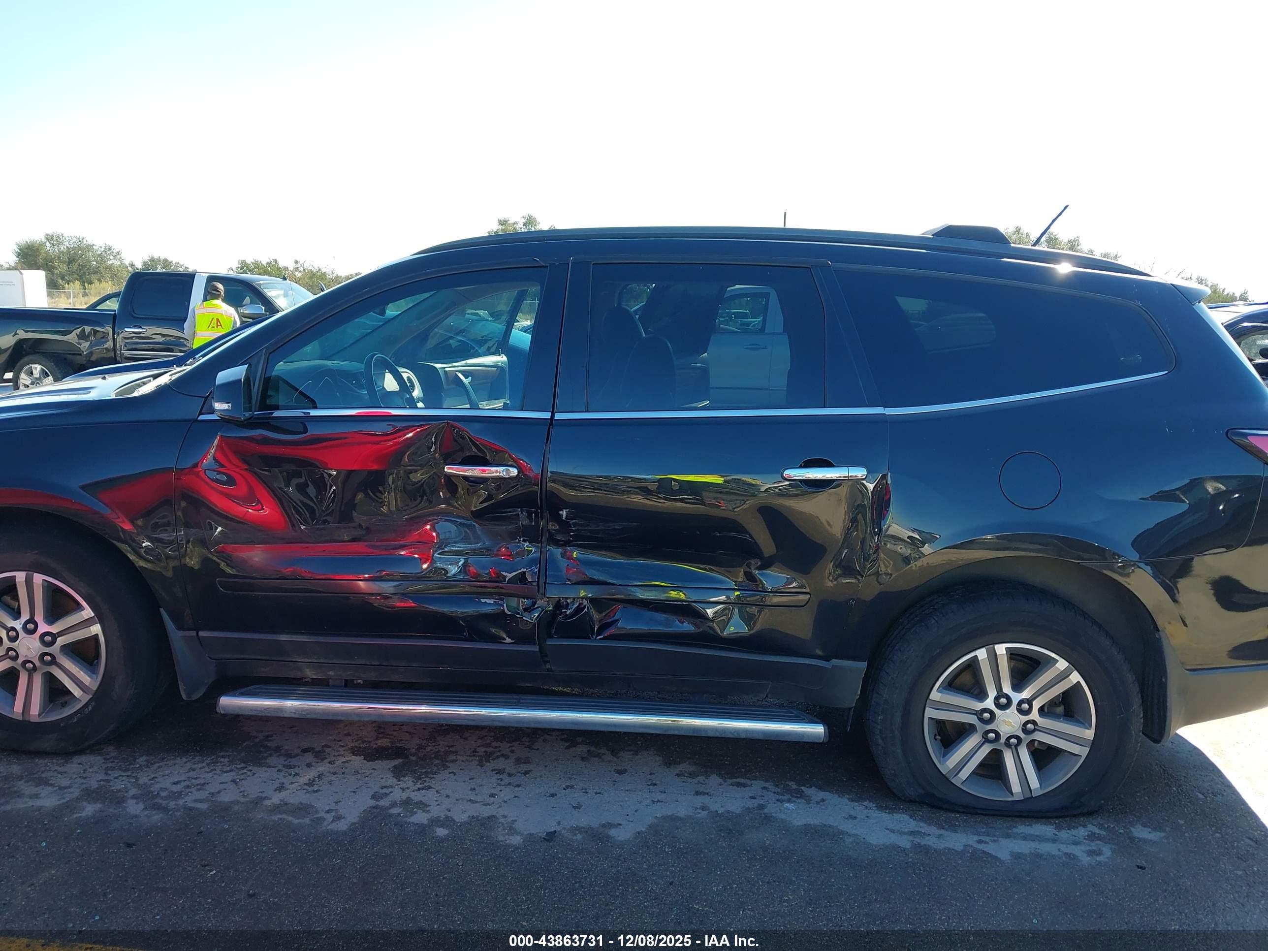 CHEVROLET TRAVERSE image 6