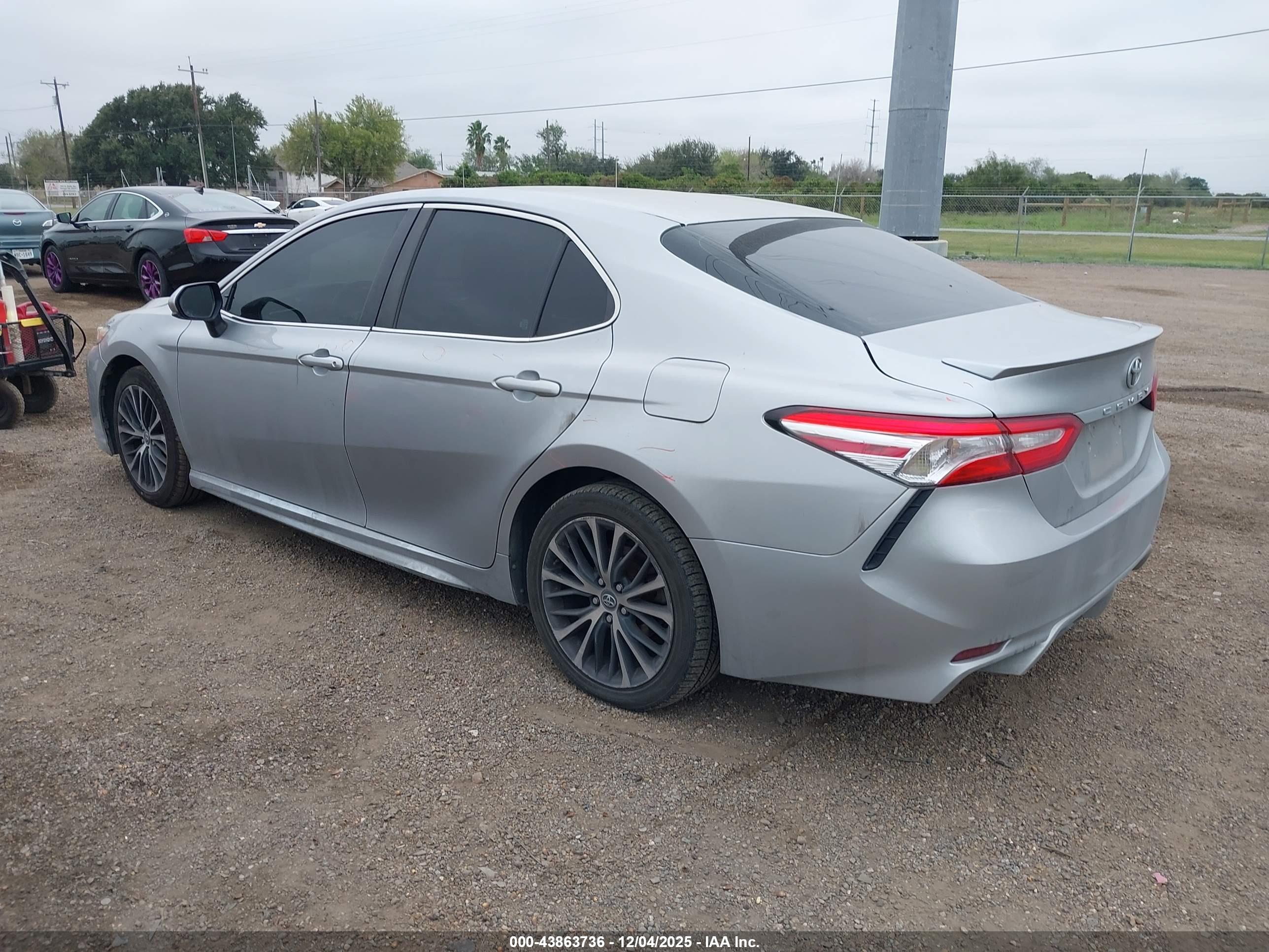 TOYOTA CAMRY image 3
