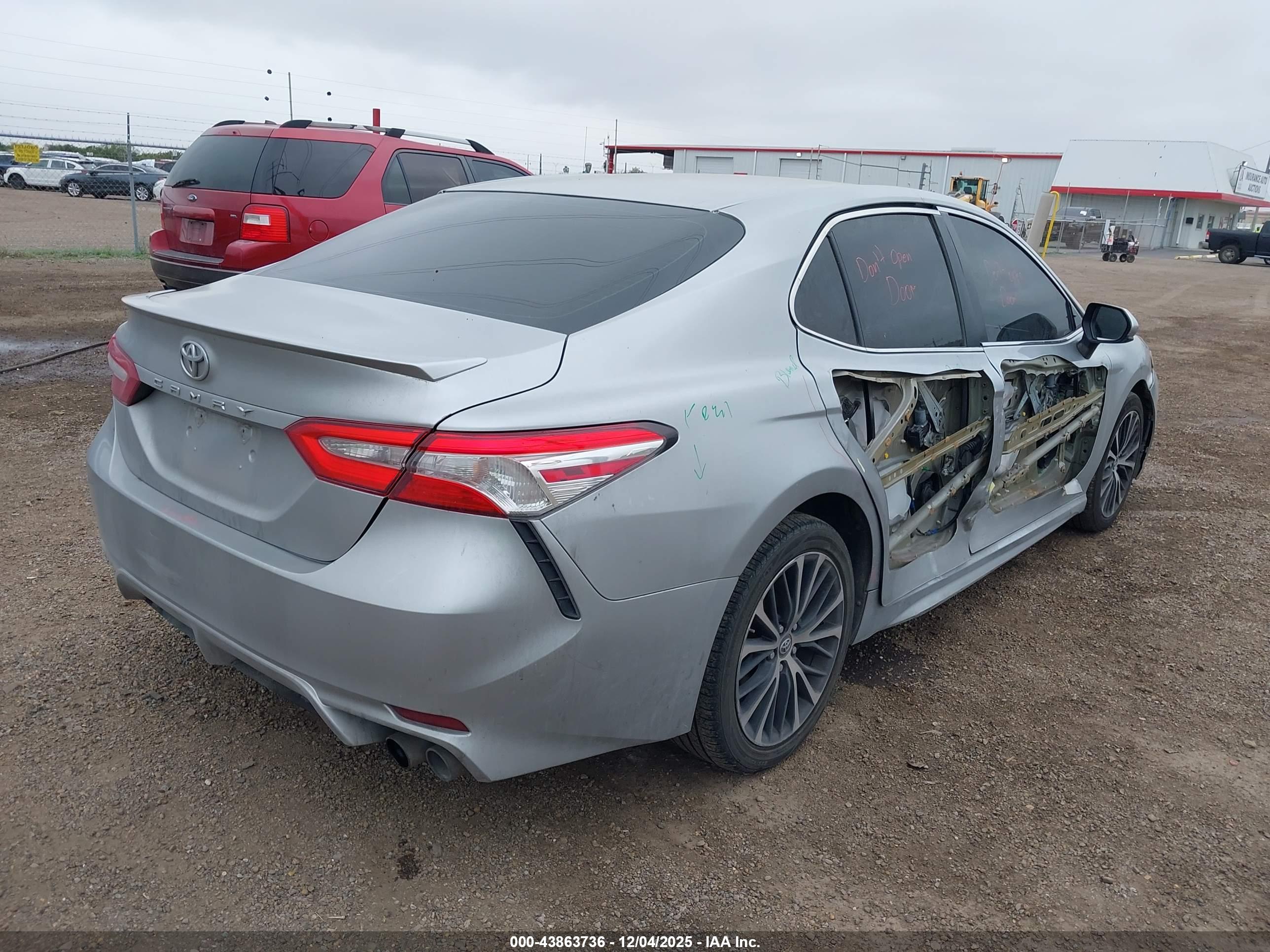 TOYOTA CAMRY image 4