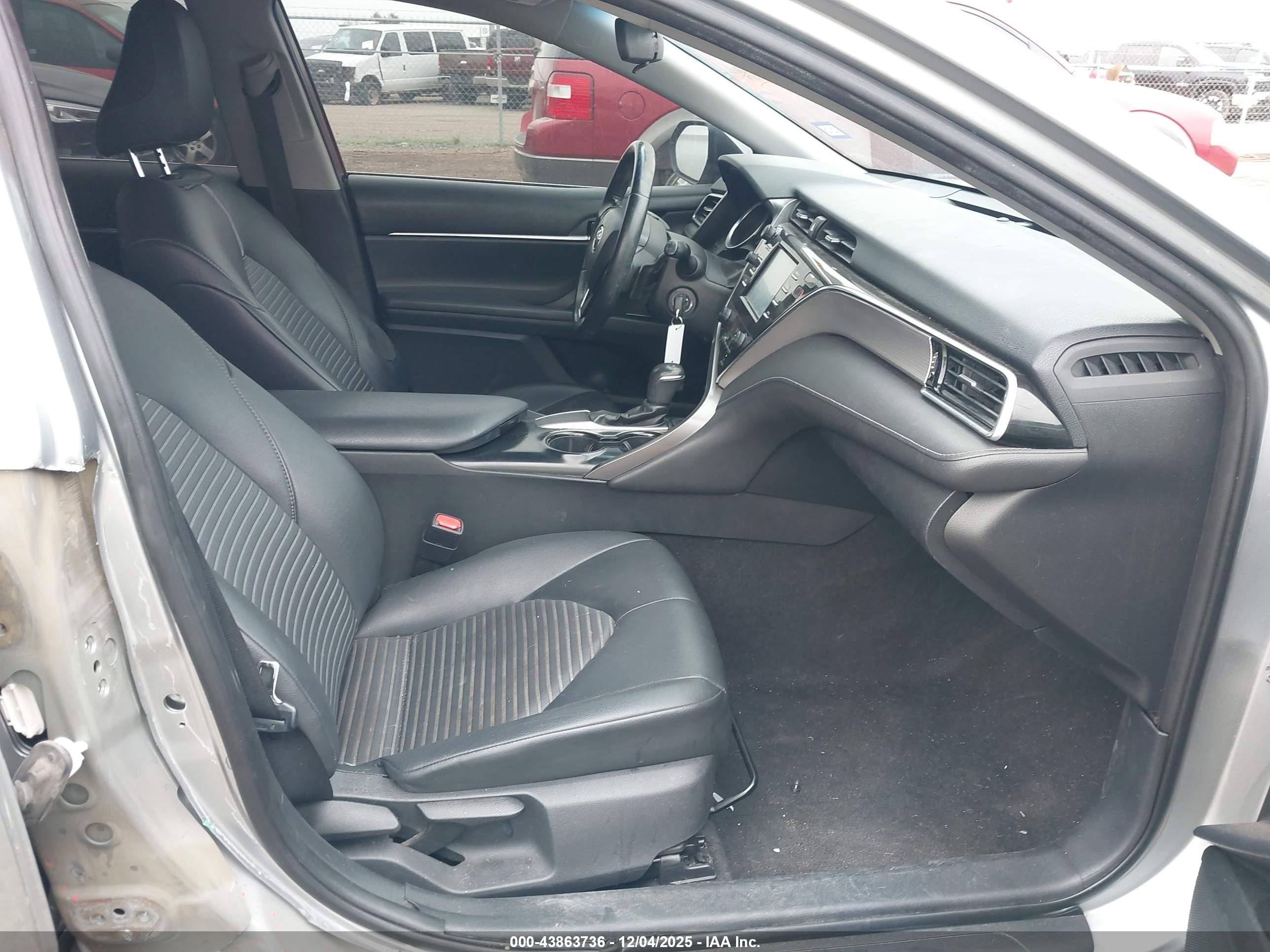TOYOTA CAMRY image 5