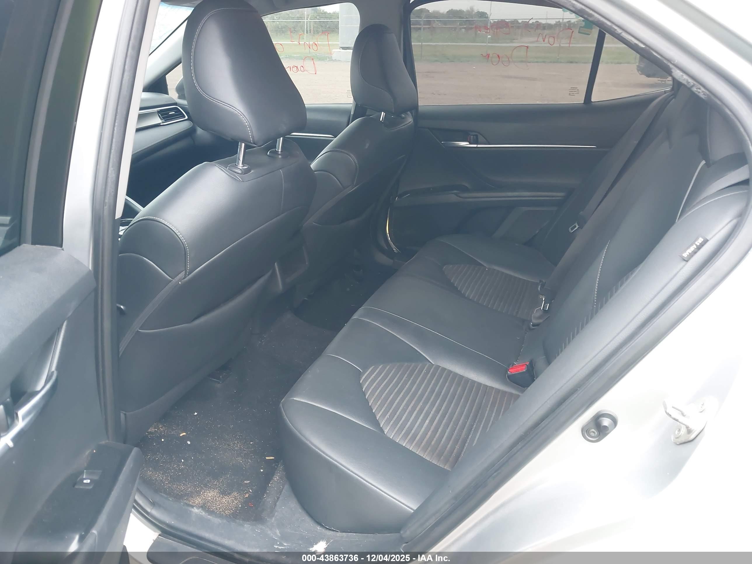 TOYOTA CAMRY image 8