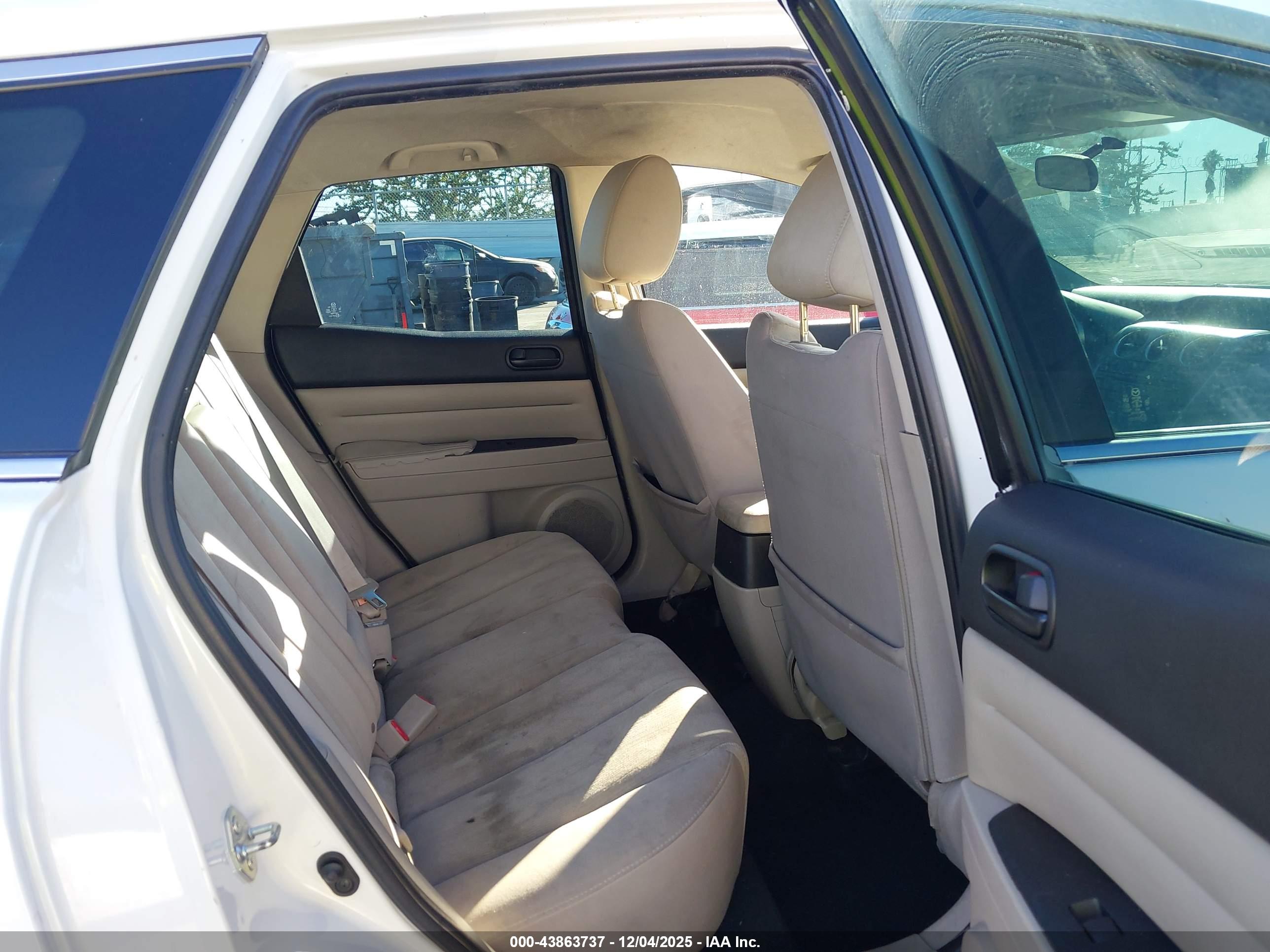 MAZDA CX-7 image 8