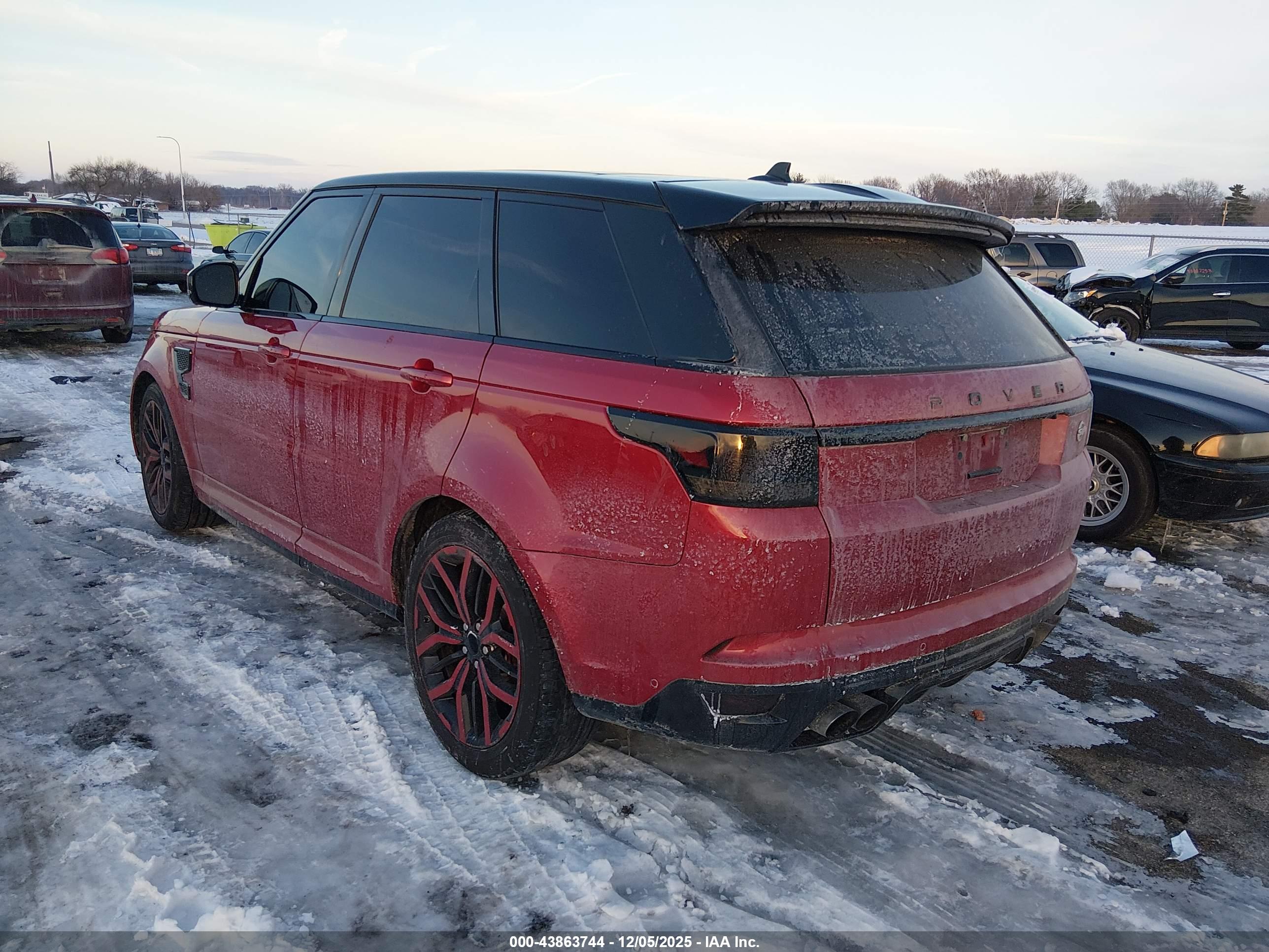 LAND ROVER image 3