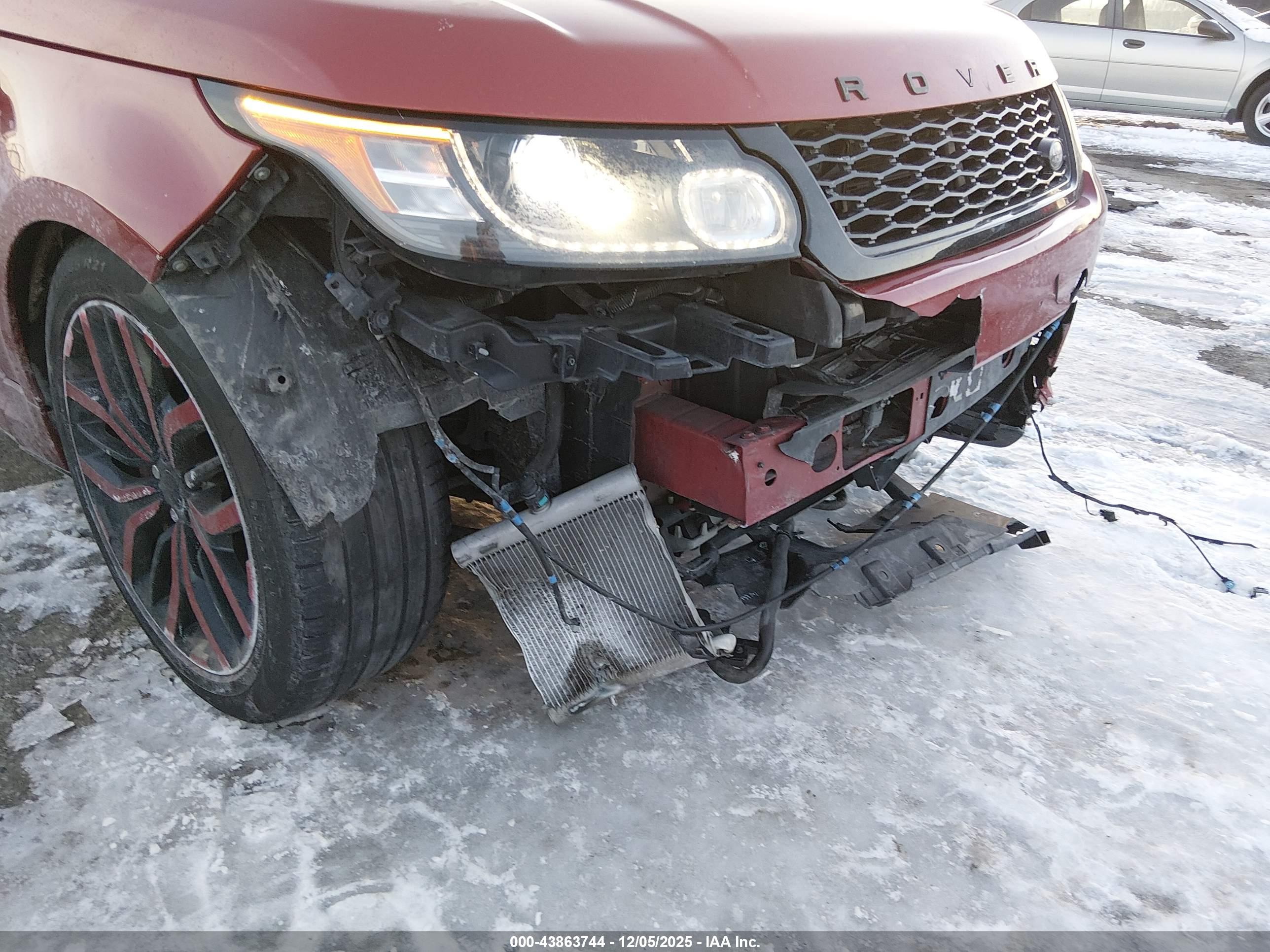 LAND ROVER image 6