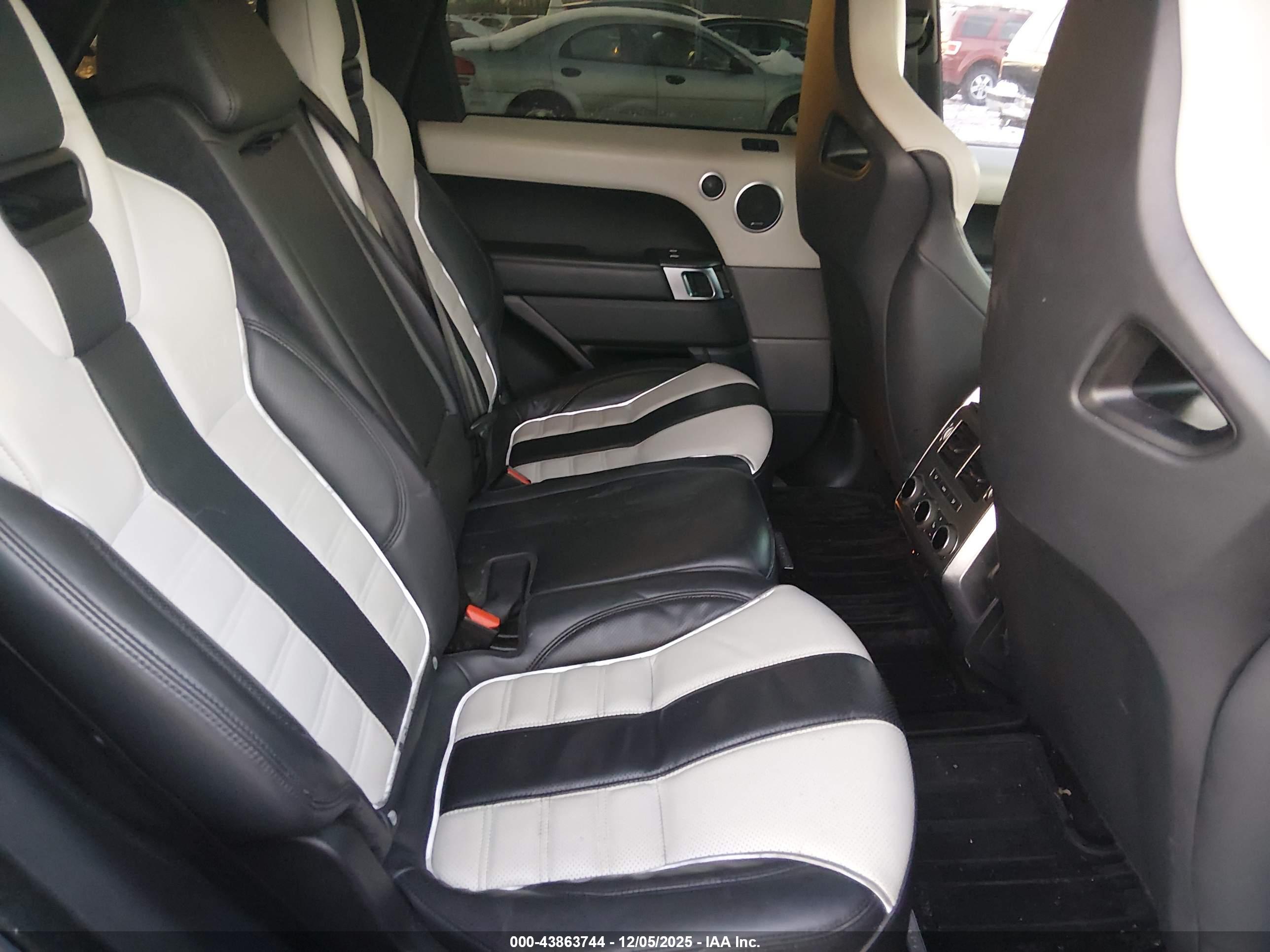 LAND ROVER image 8