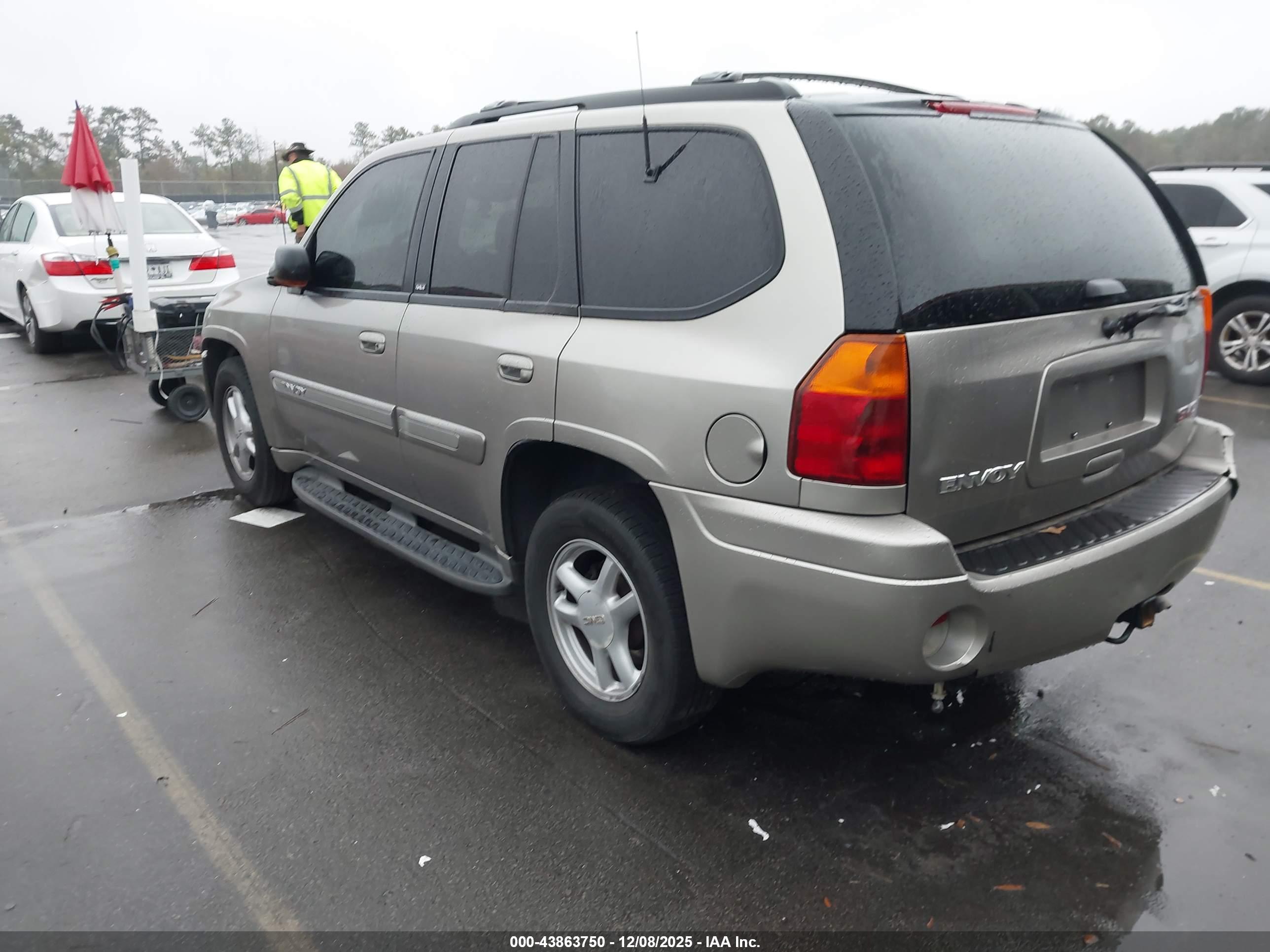 GMC ENVOY image 3