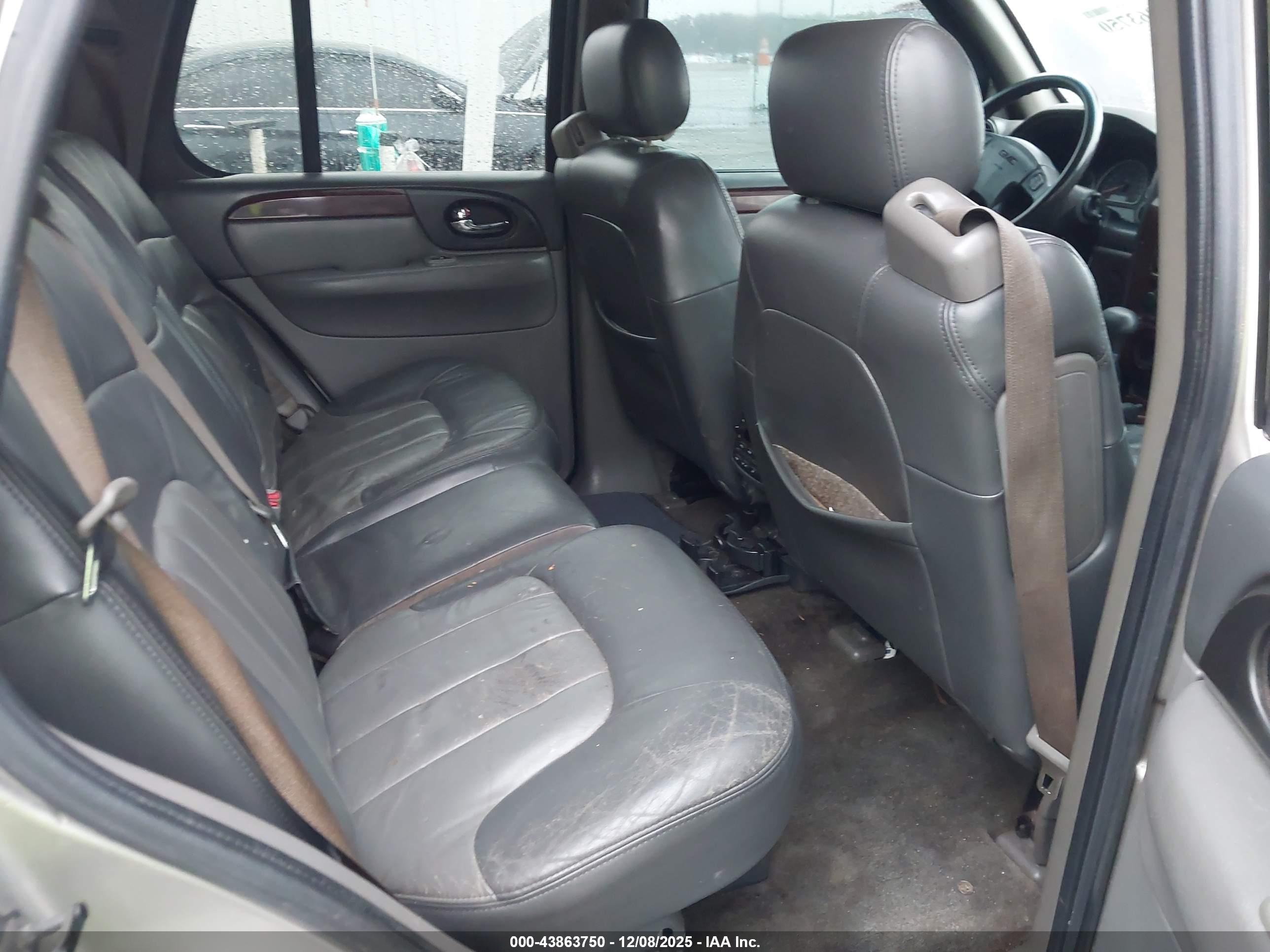 GMC ENVOY image 8