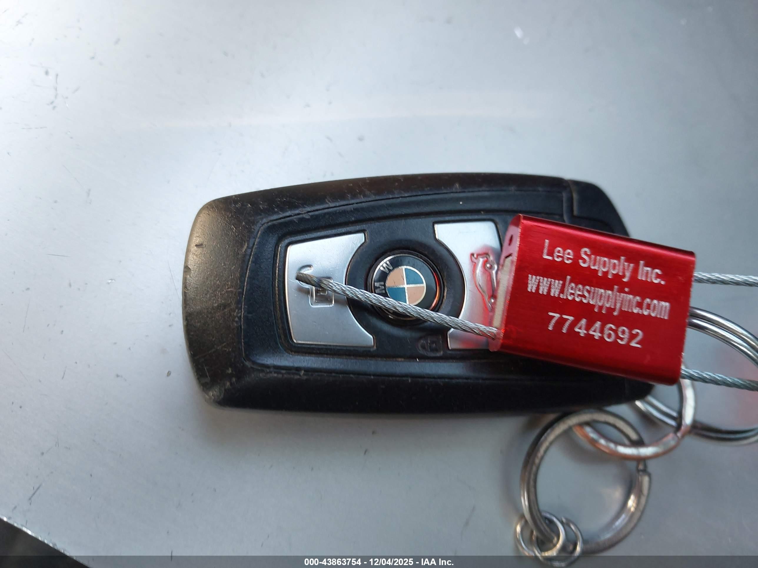 BMW 320I image 11