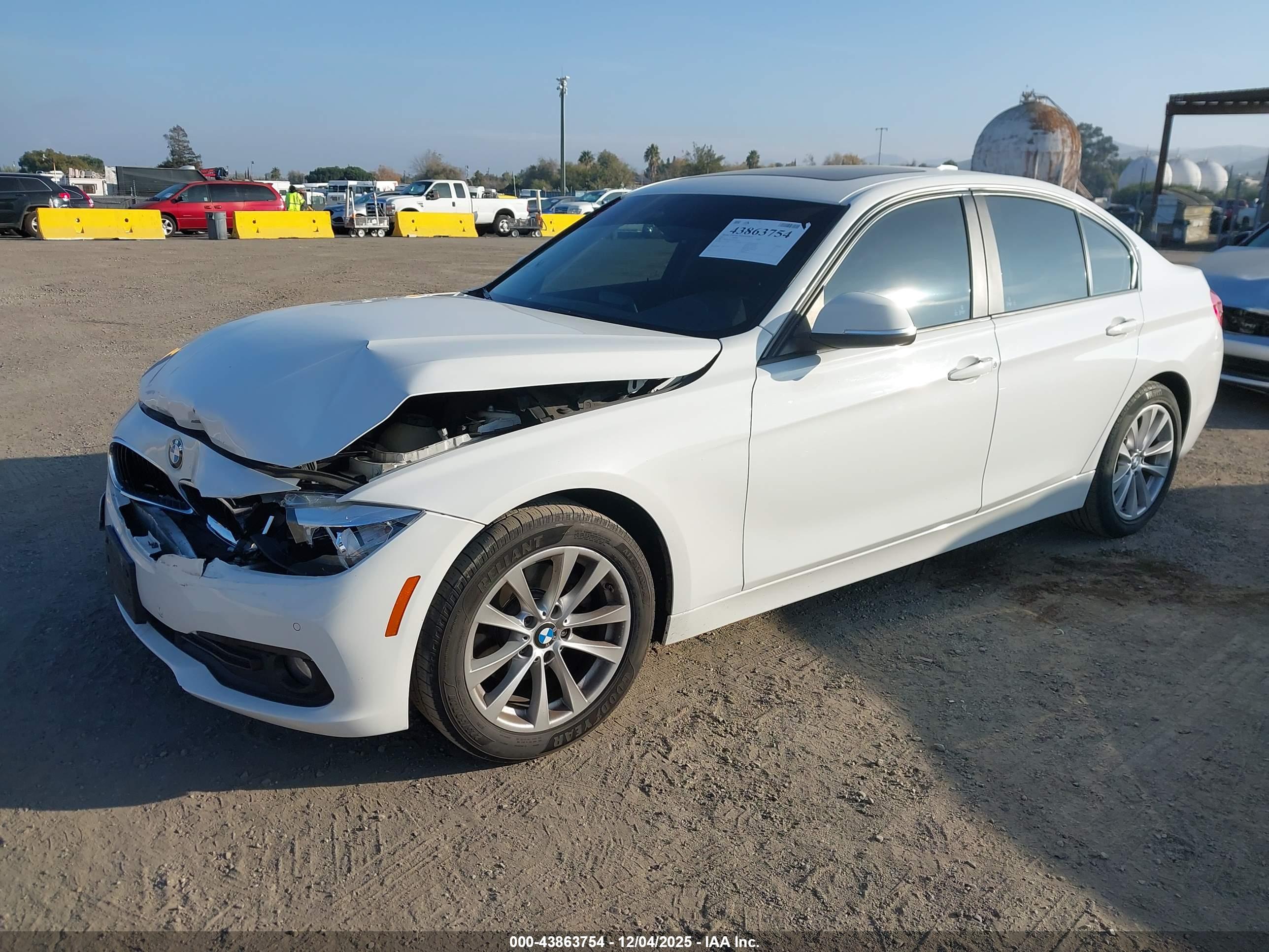 BMW 320I image 2