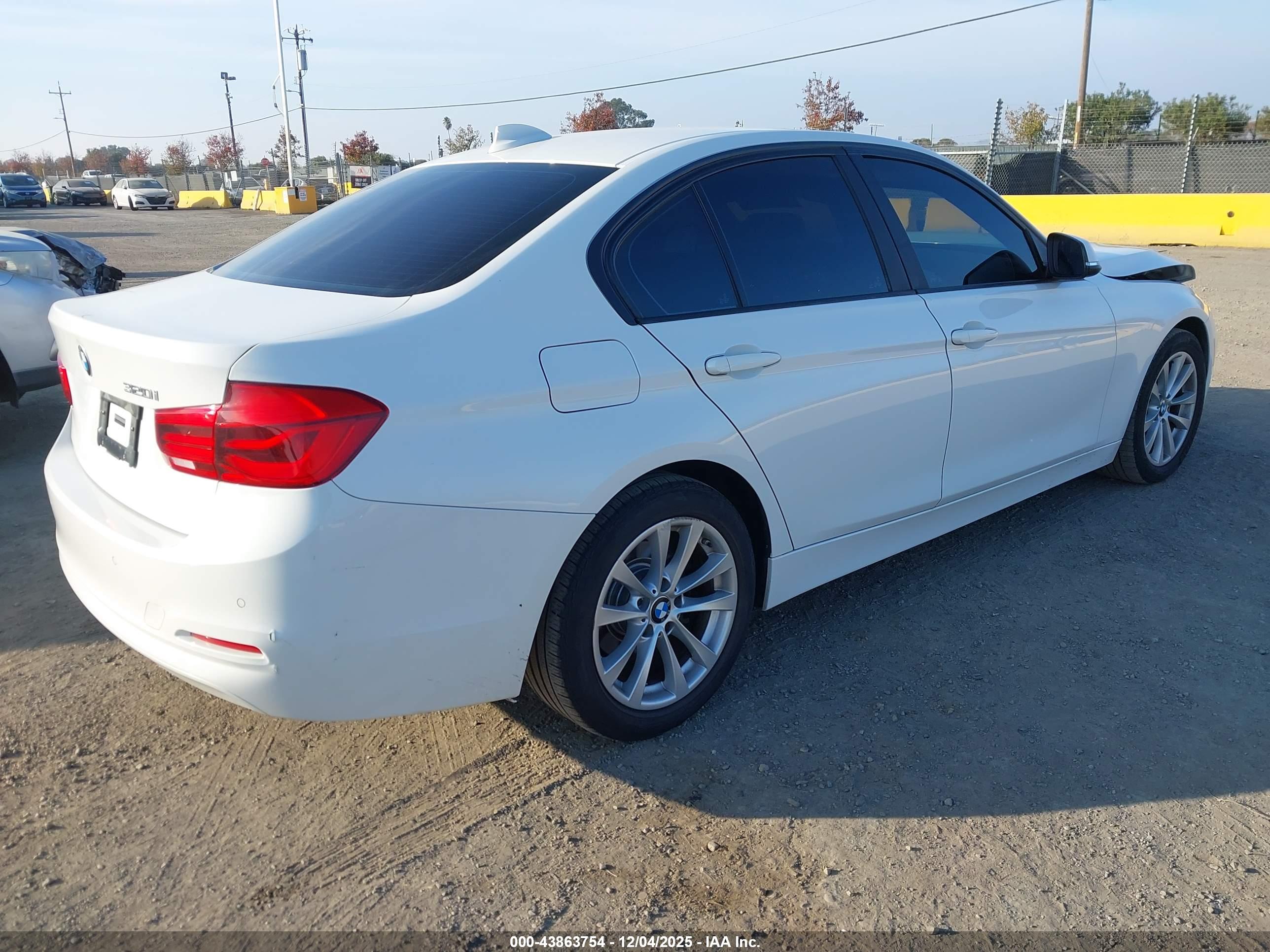 BMW 320I image 4