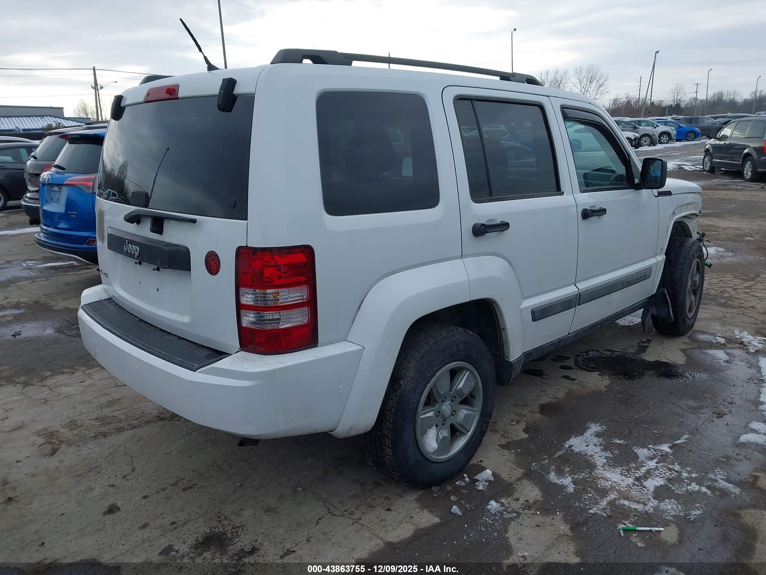 JEEP LIBERTY image 4