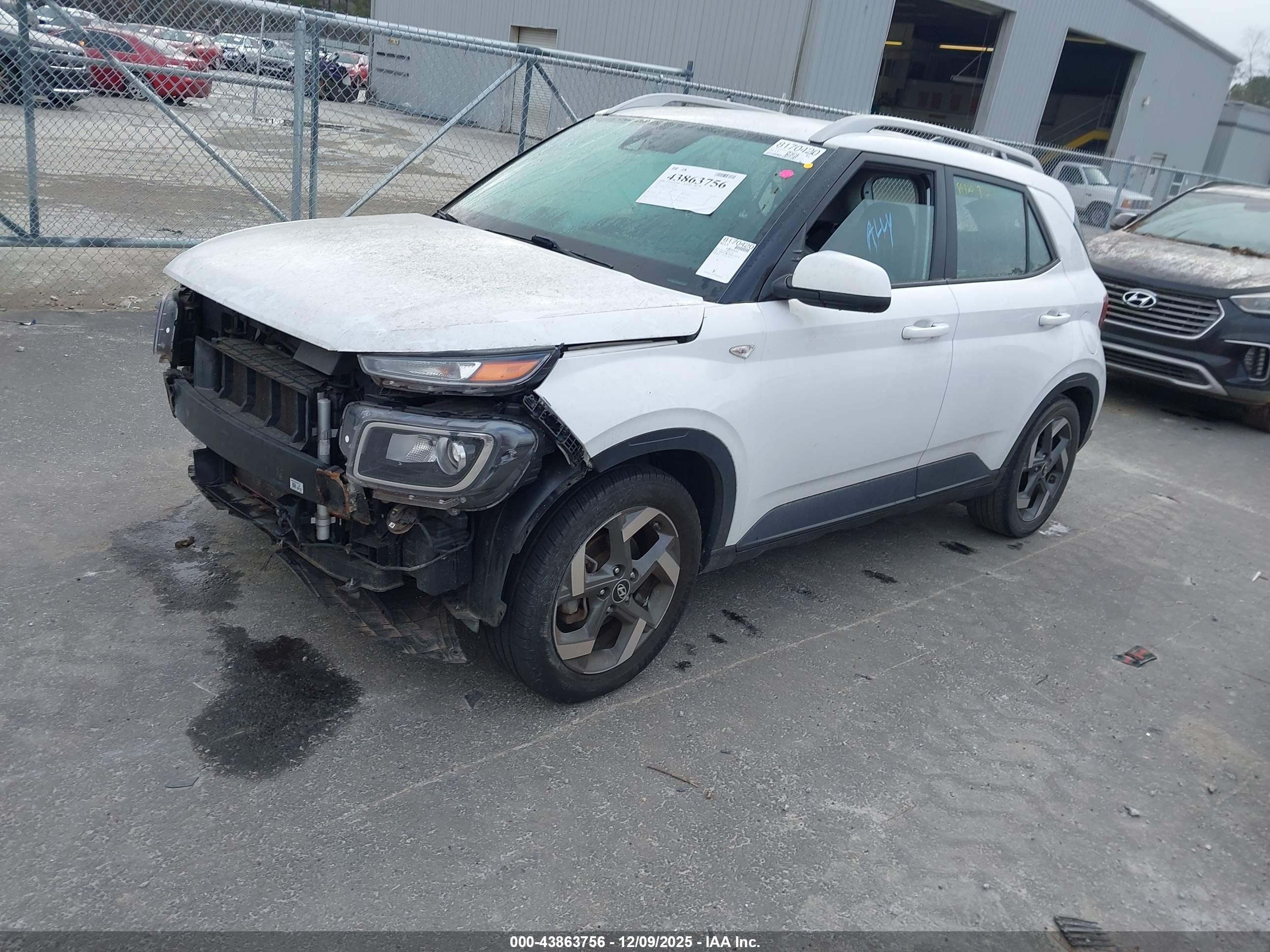 HYUNDAI VENUE image 2