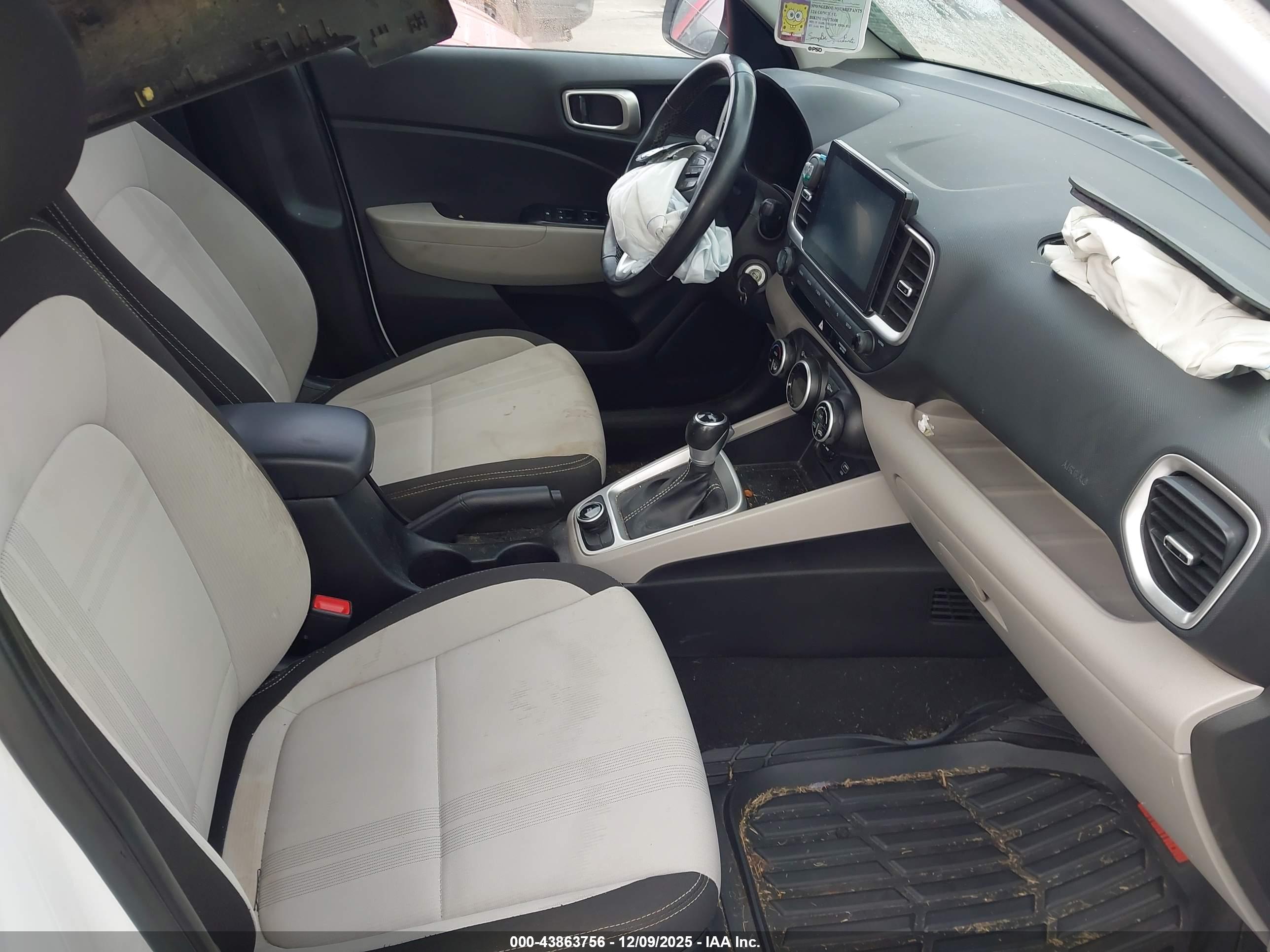 HYUNDAI VENUE image 5