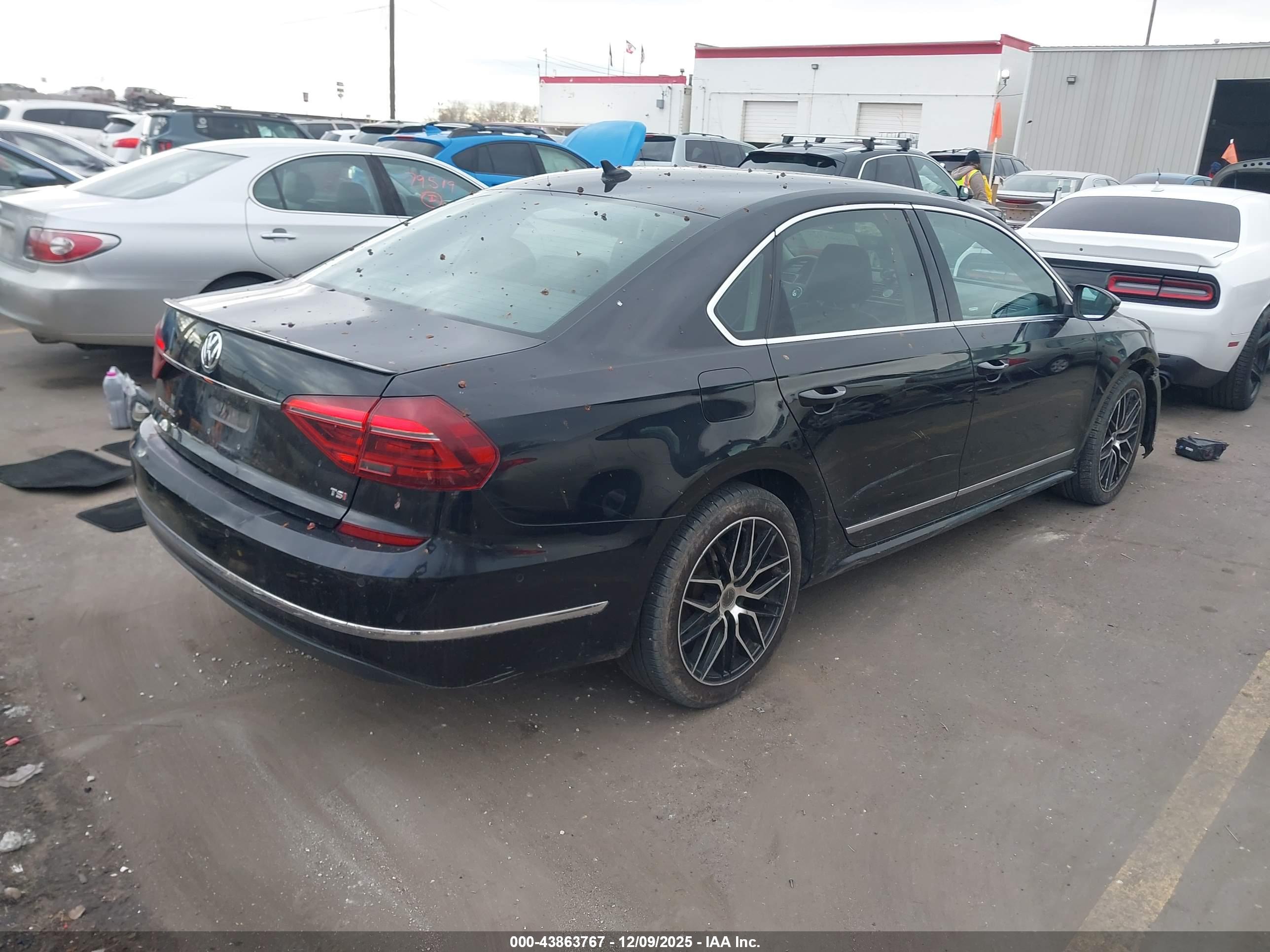 VOLKSWAGEN PASSAT image 4