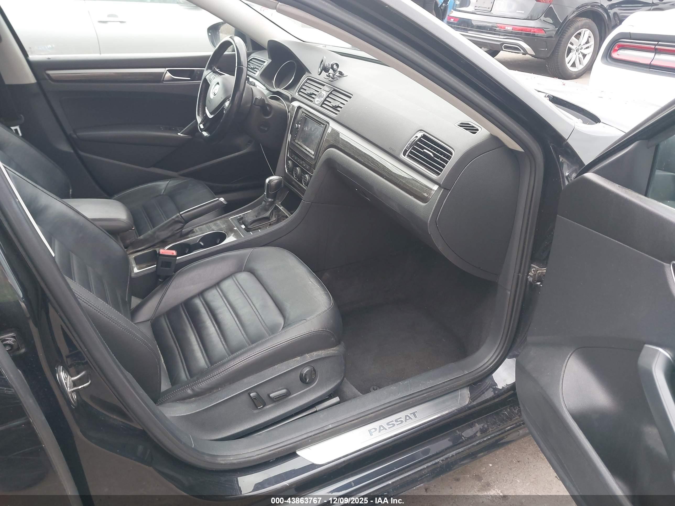 VOLKSWAGEN PASSAT image 5
