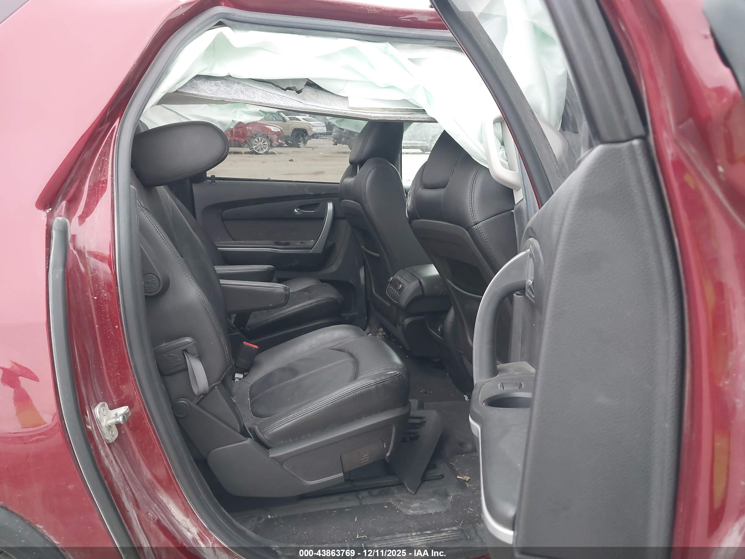 GMC ACADIA image 8