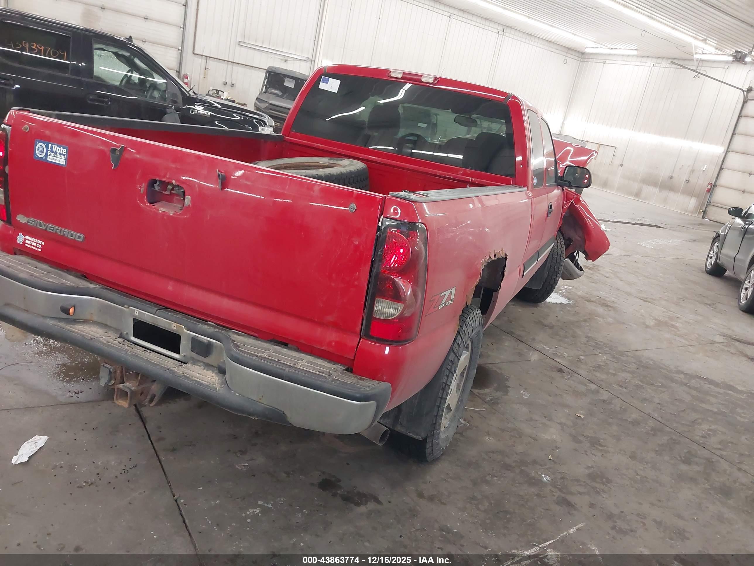 CHEVROLET SILVERADO image 4