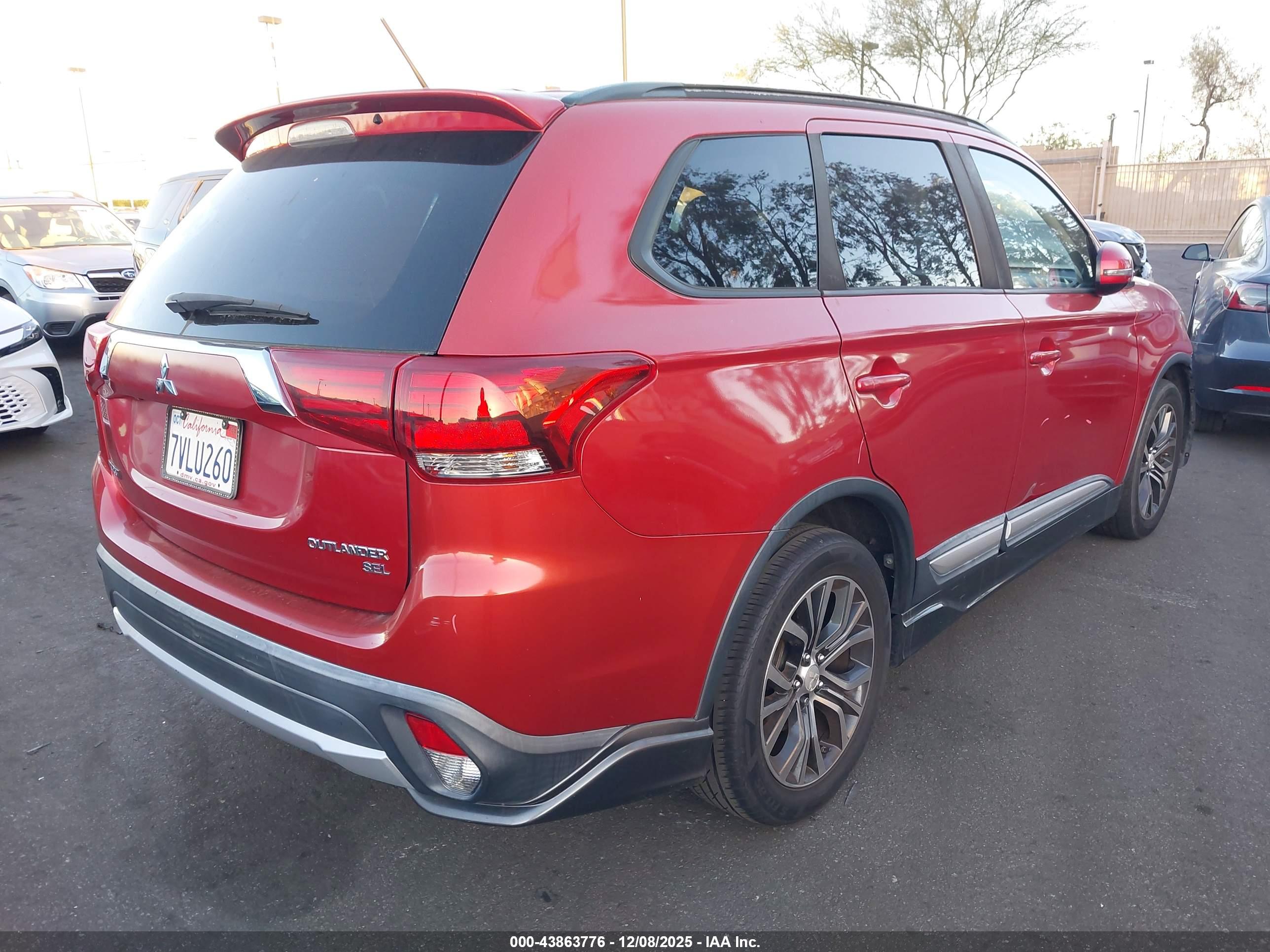 MITSUBISHI OUTLANDER image 4