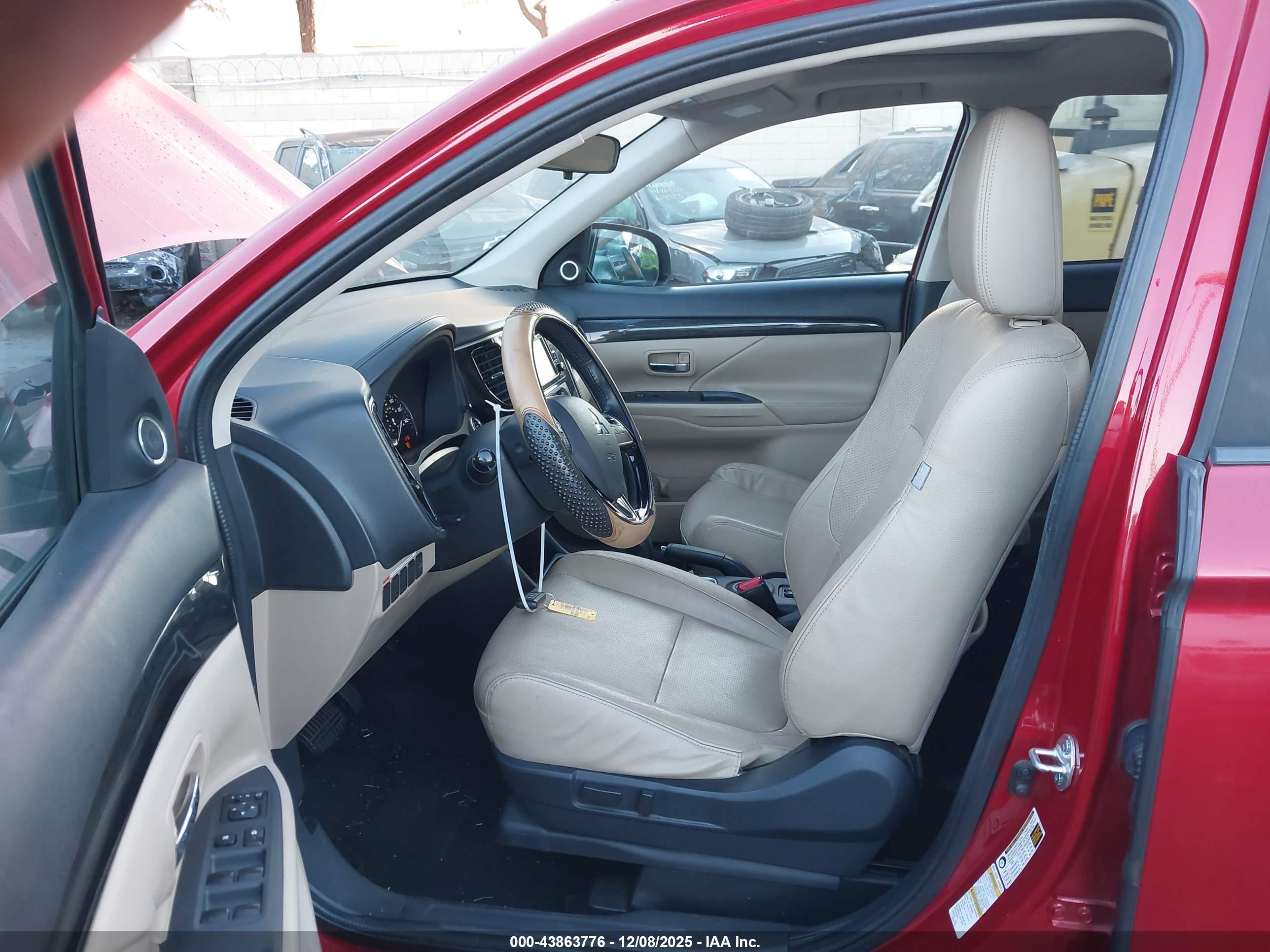 MITSUBISHI OUTLANDER image 5