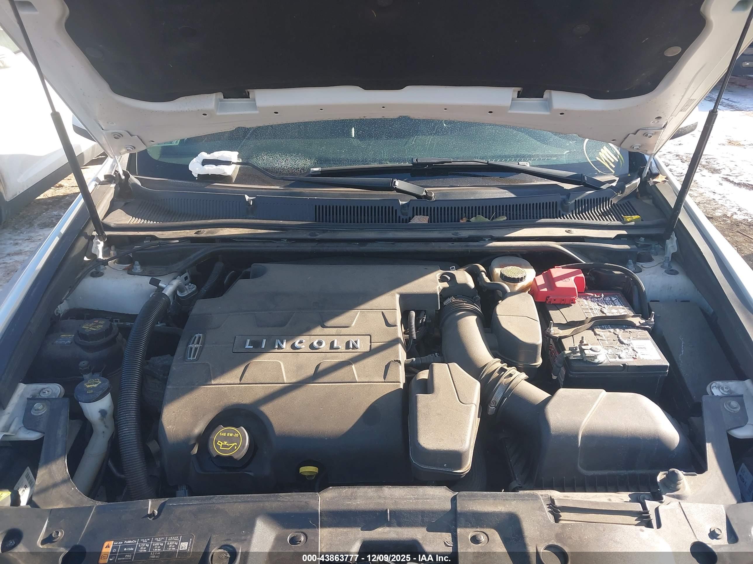 LINCOLN MKS image 10