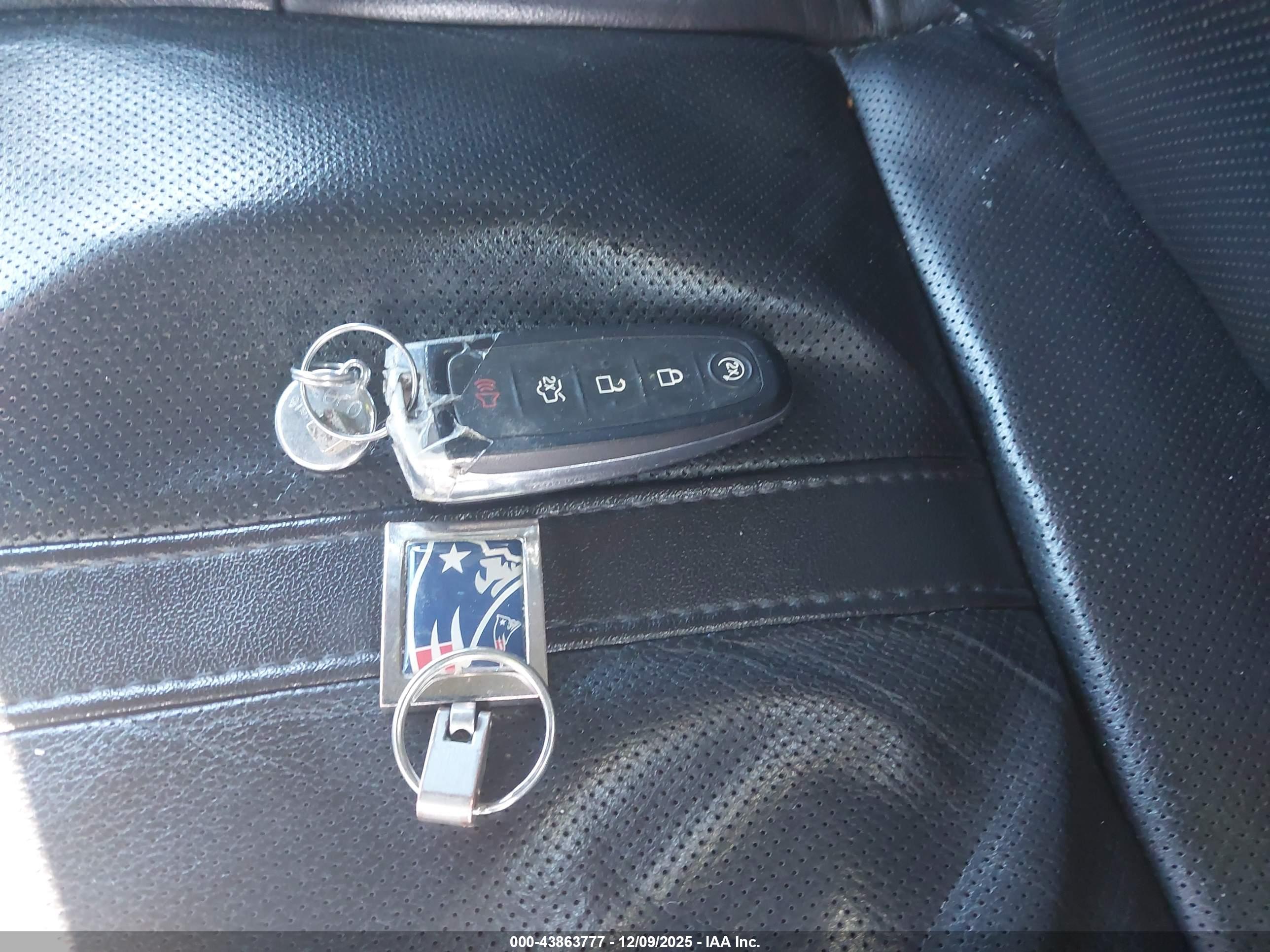 LINCOLN MKS image 11