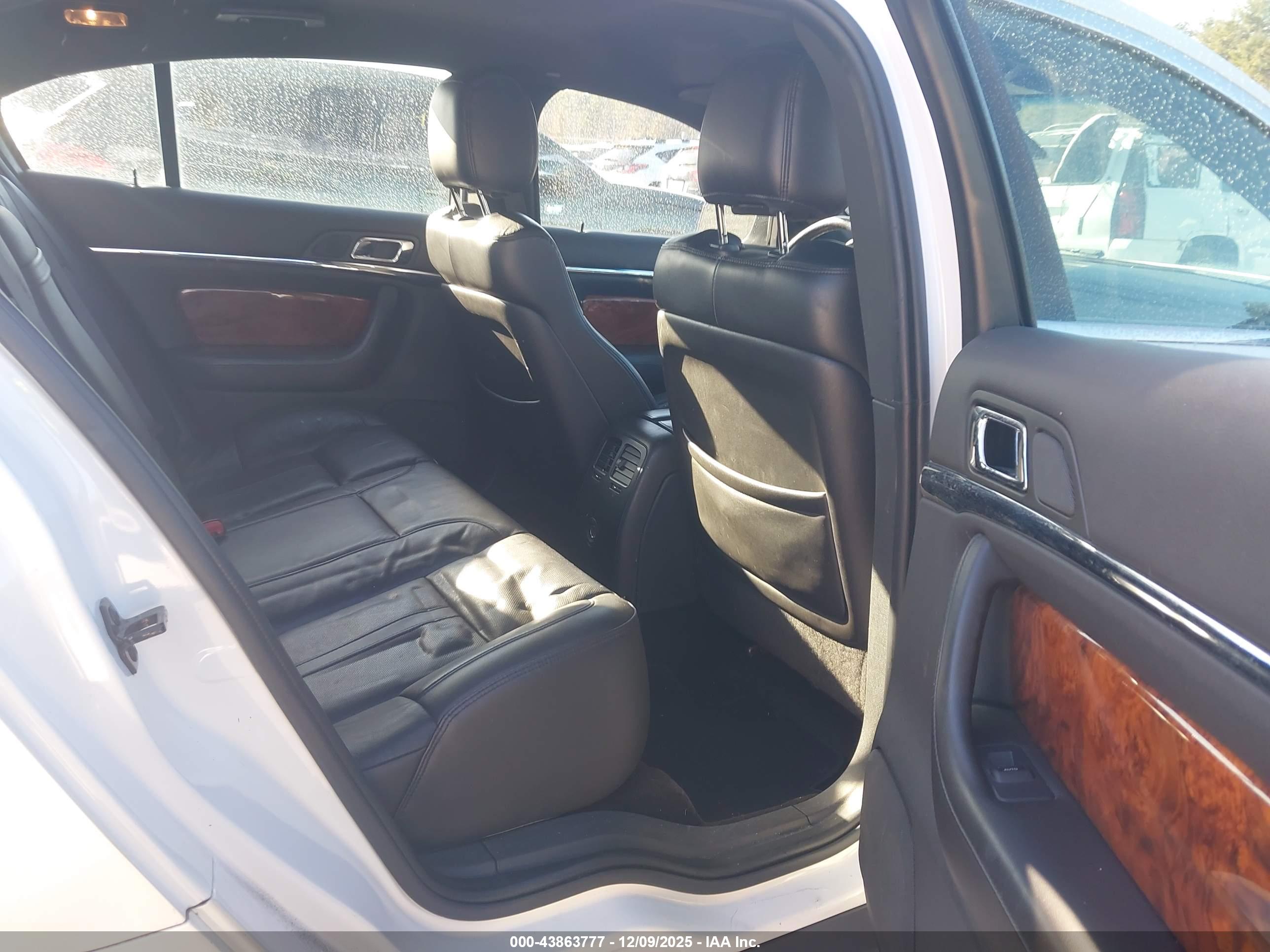LINCOLN MKS image 8