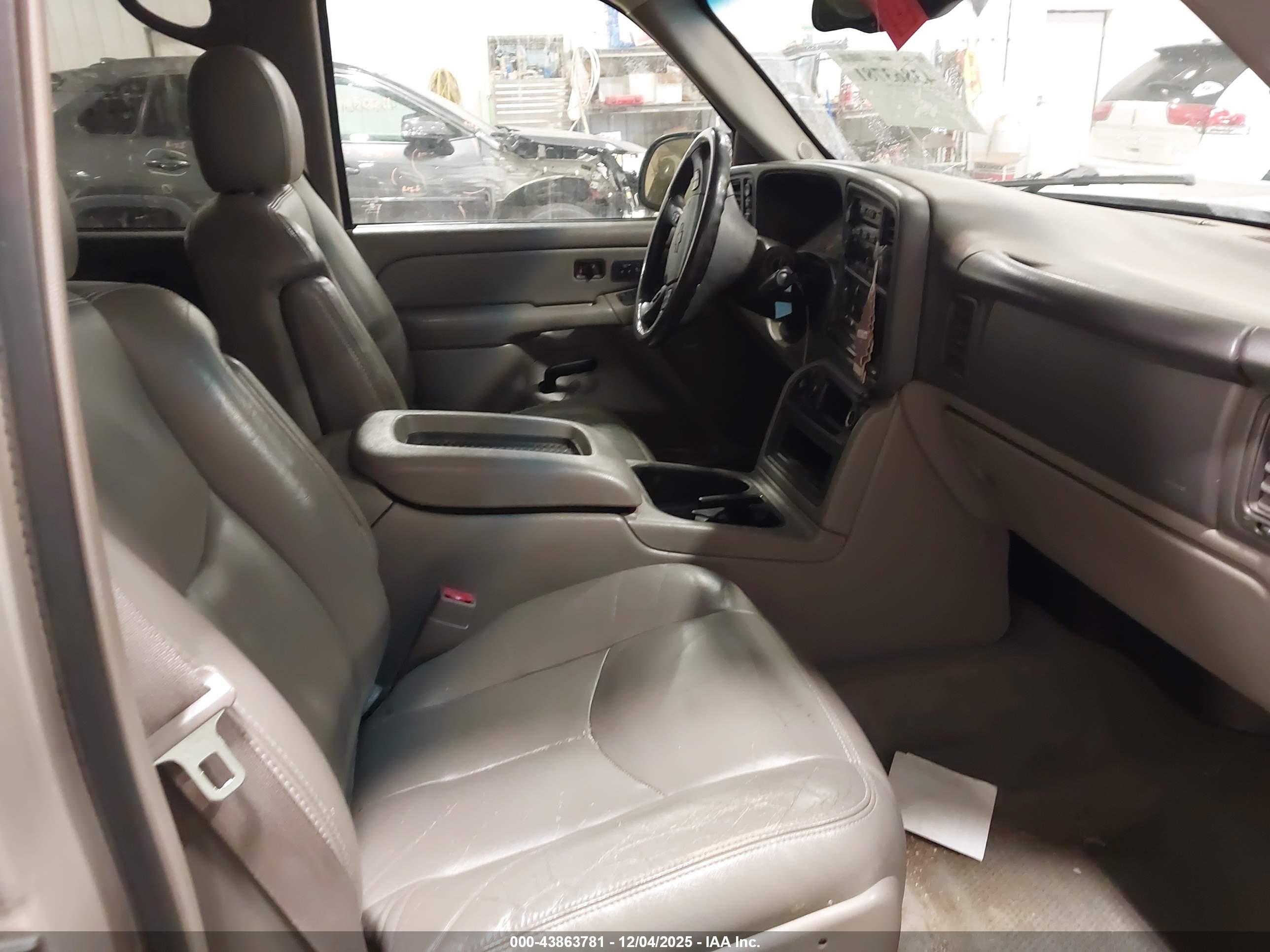 CHEVROLET TAHOE image 5