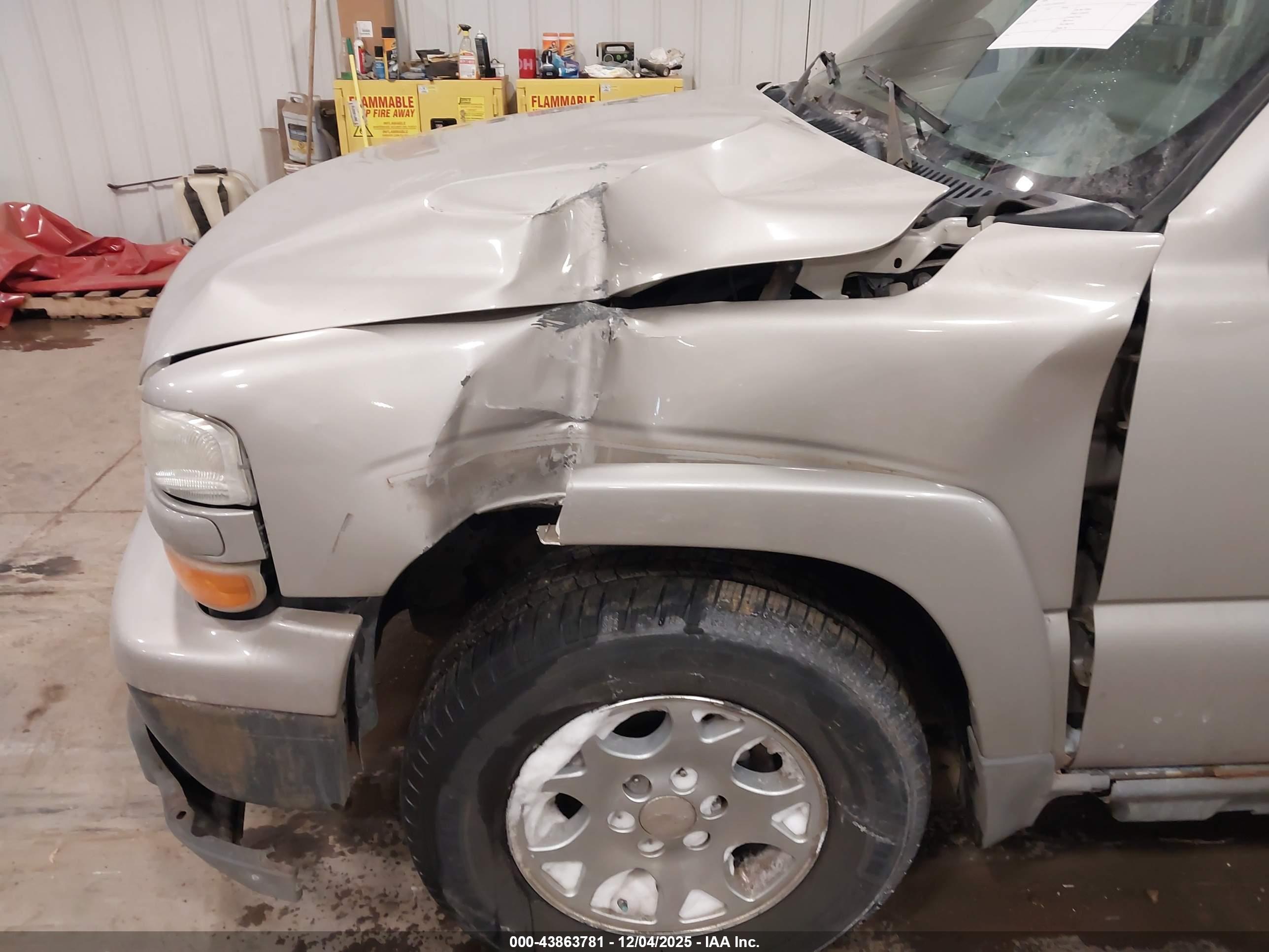 CHEVROLET TAHOE image 6