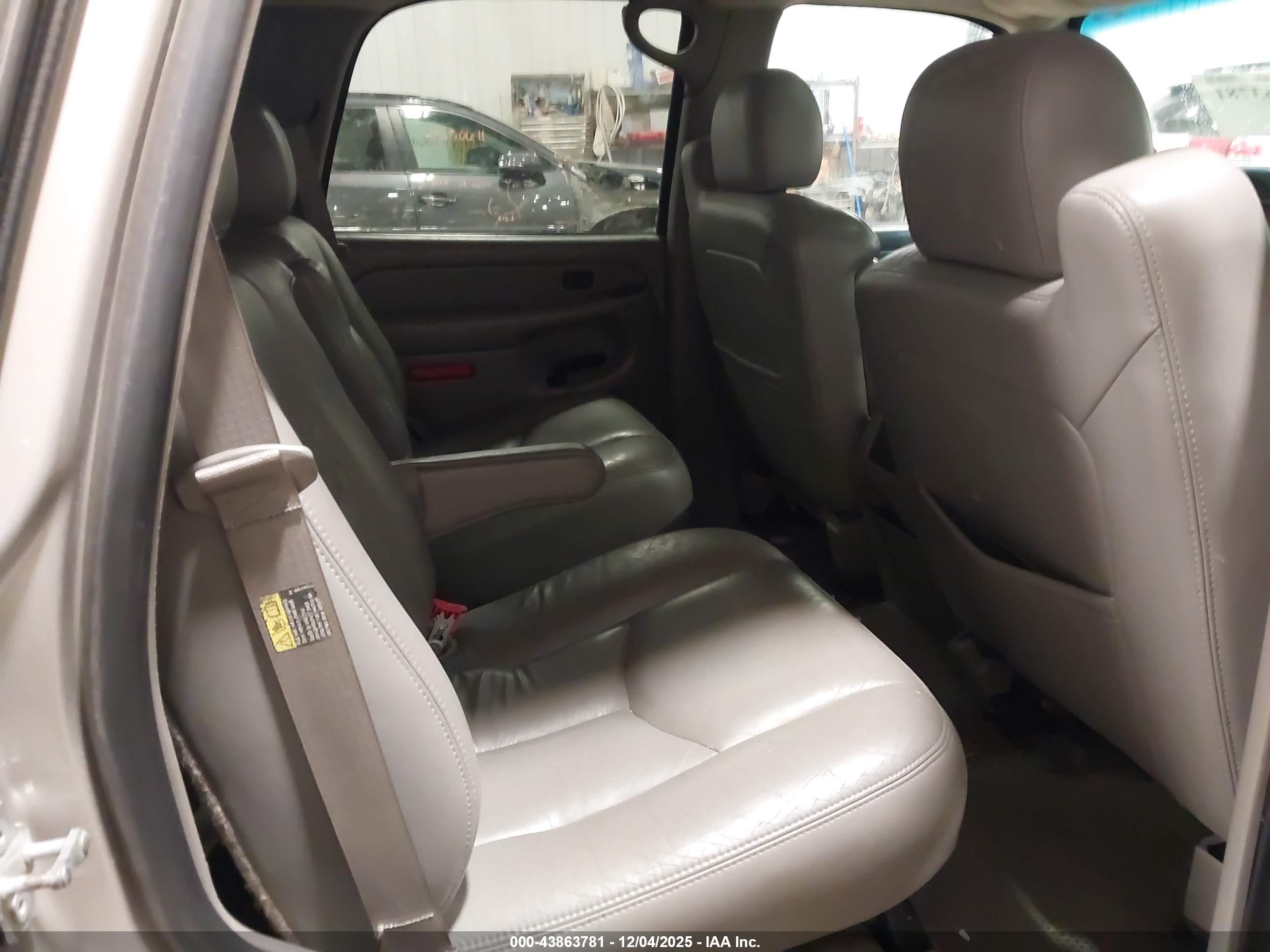 CHEVROLET TAHOE image 8