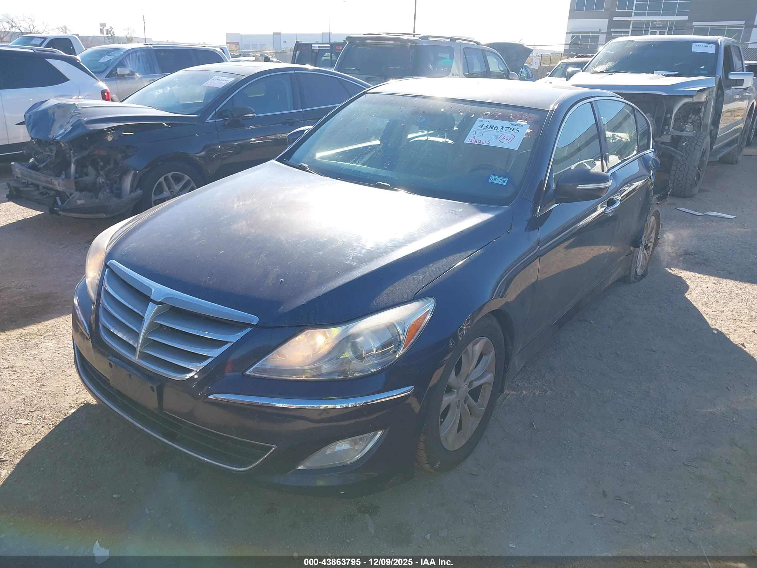 HYUNDAI GENESIS image 2