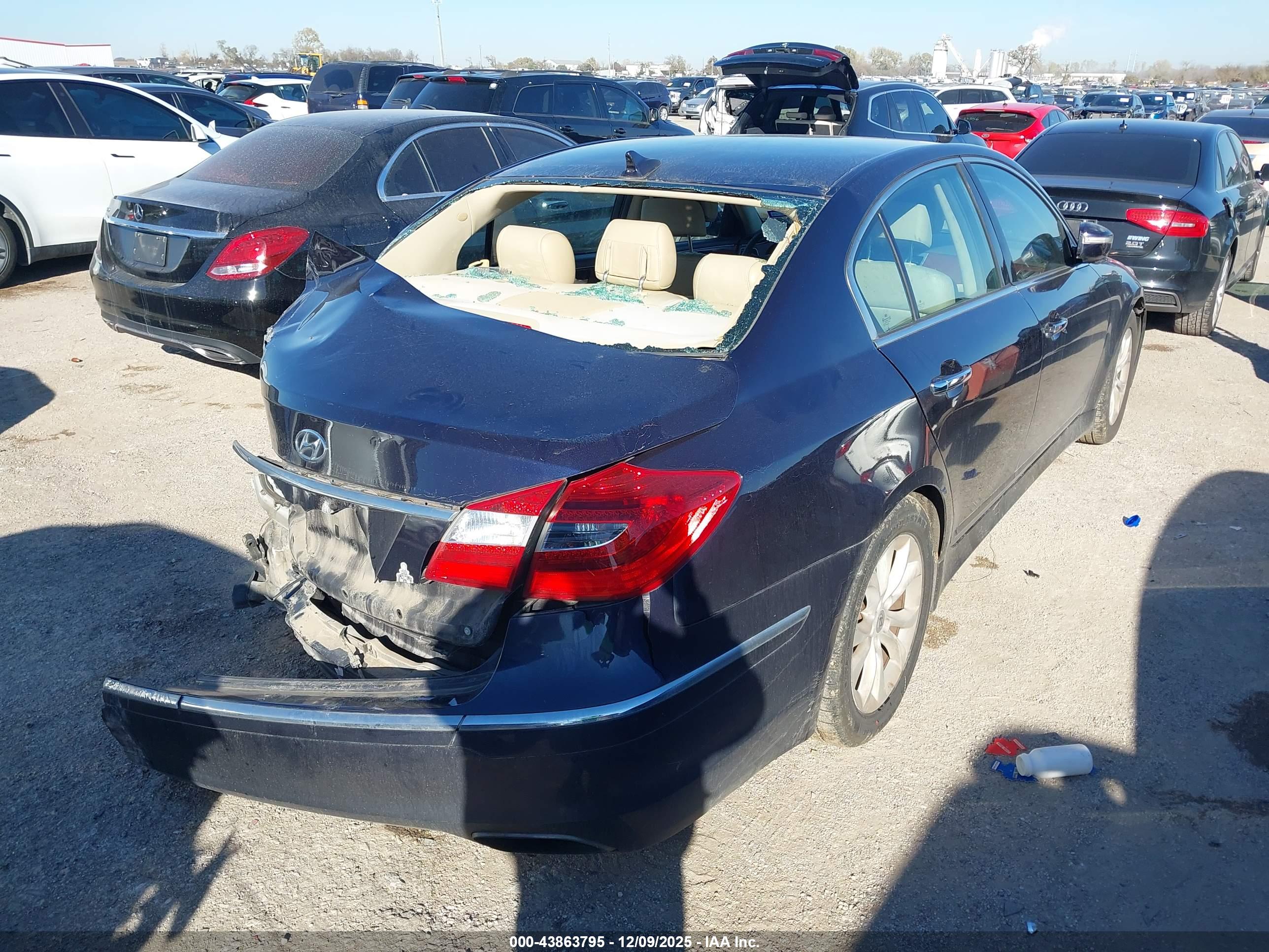 HYUNDAI GENESIS image 4