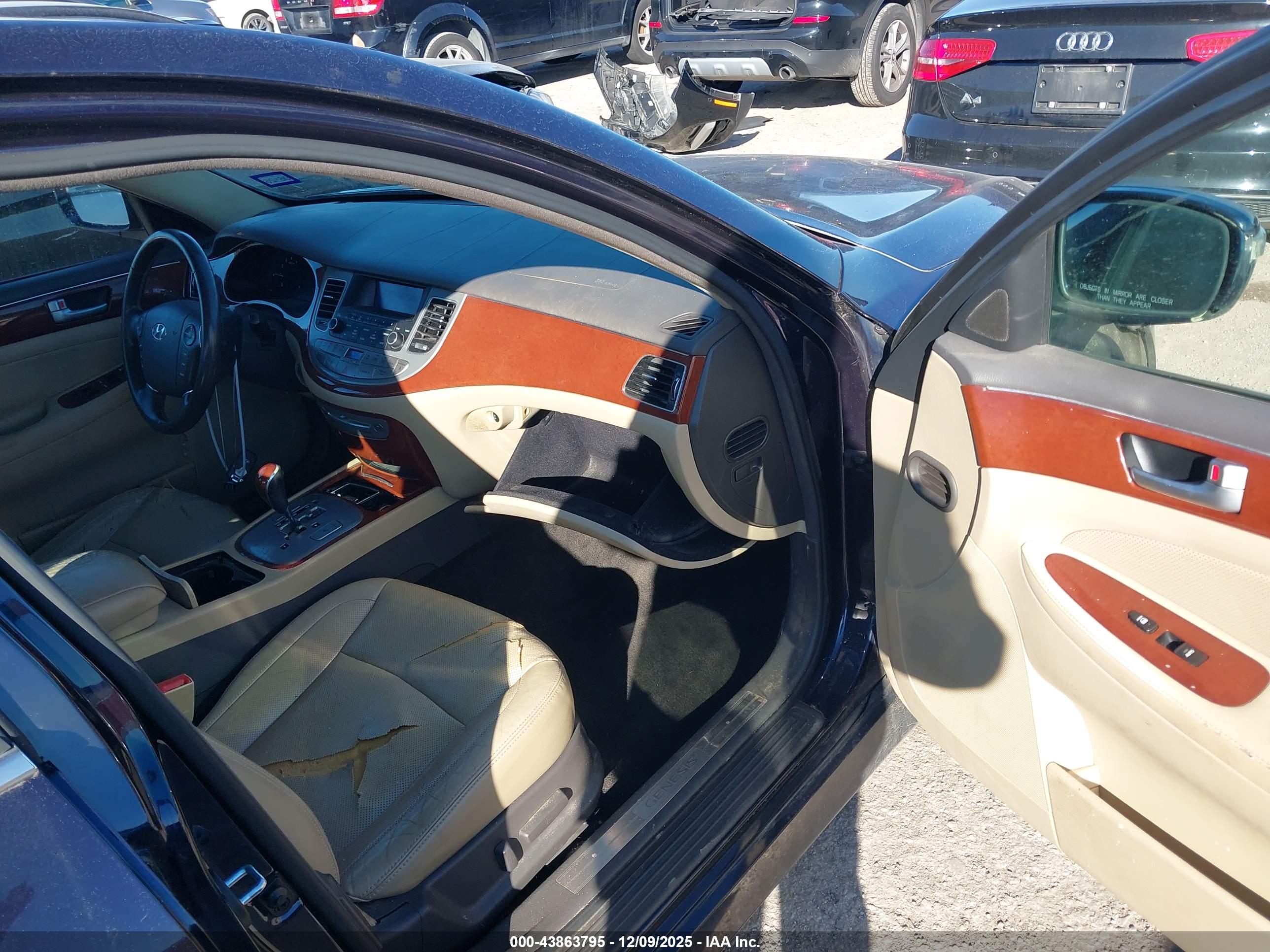 HYUNDAI GENESIS image 5