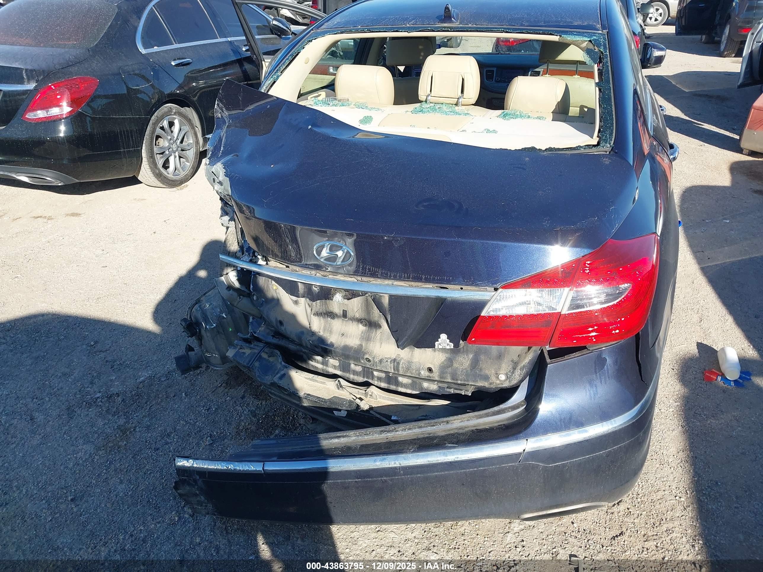 HYUNDAI GENESIS image 6