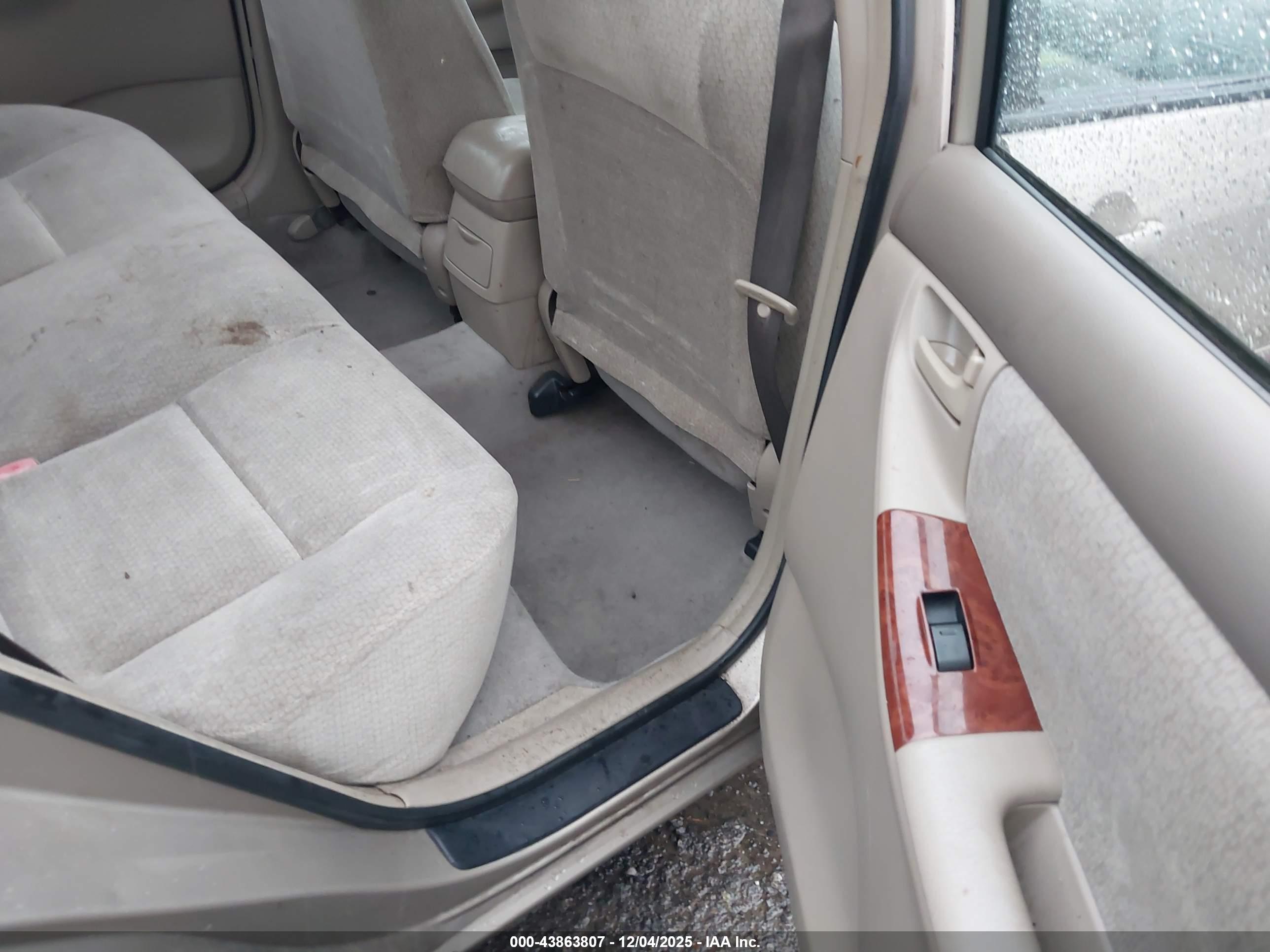 TOYOTA COROLLA image 8