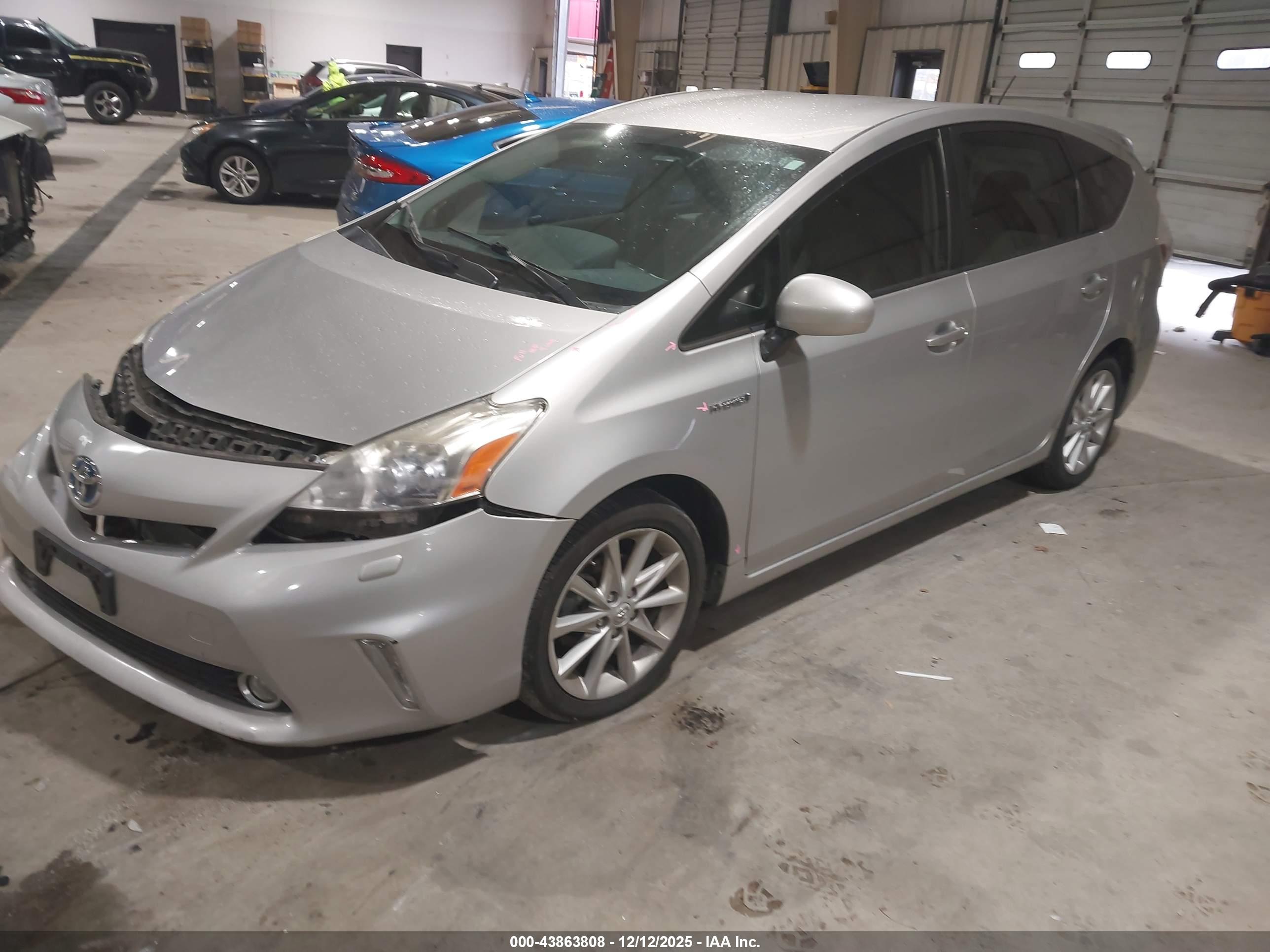 TOYOTA PRIUS image 2