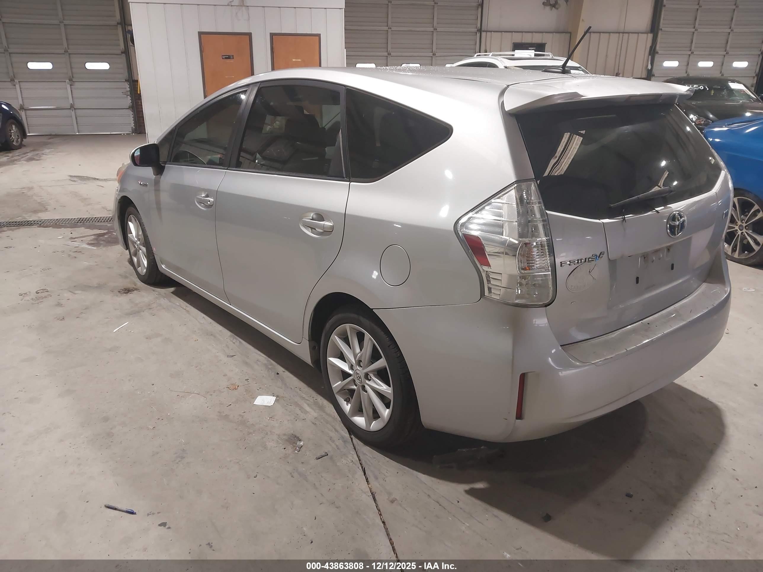 TOYOTA PRIUS image 3