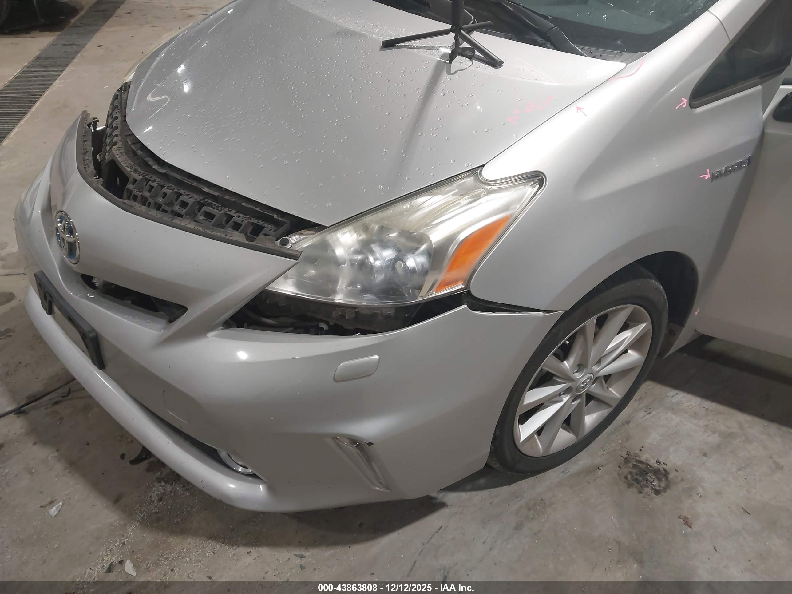 TOYOTA PRIUS image 6