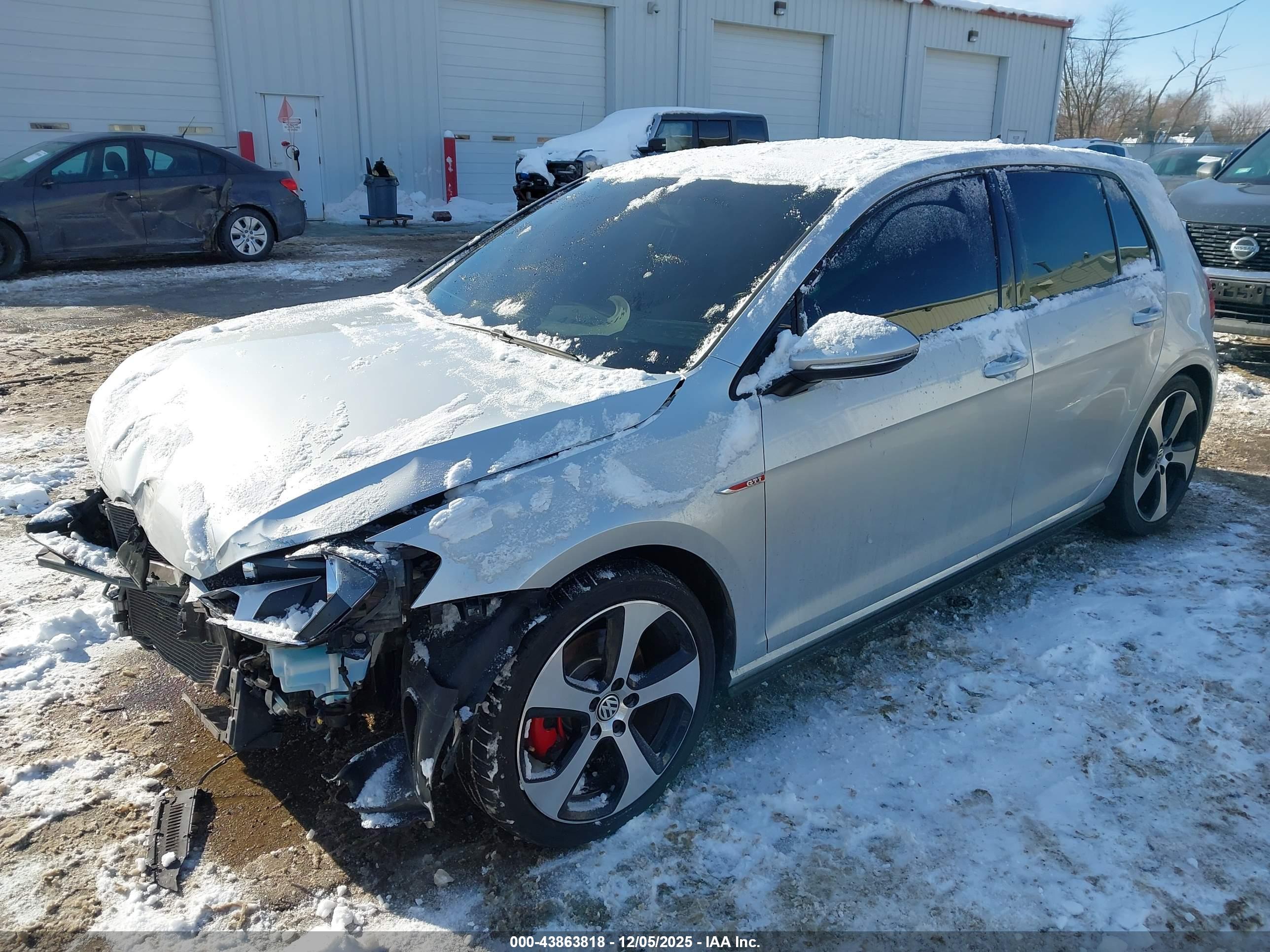 VOLKSWAGEN GOLF image 2