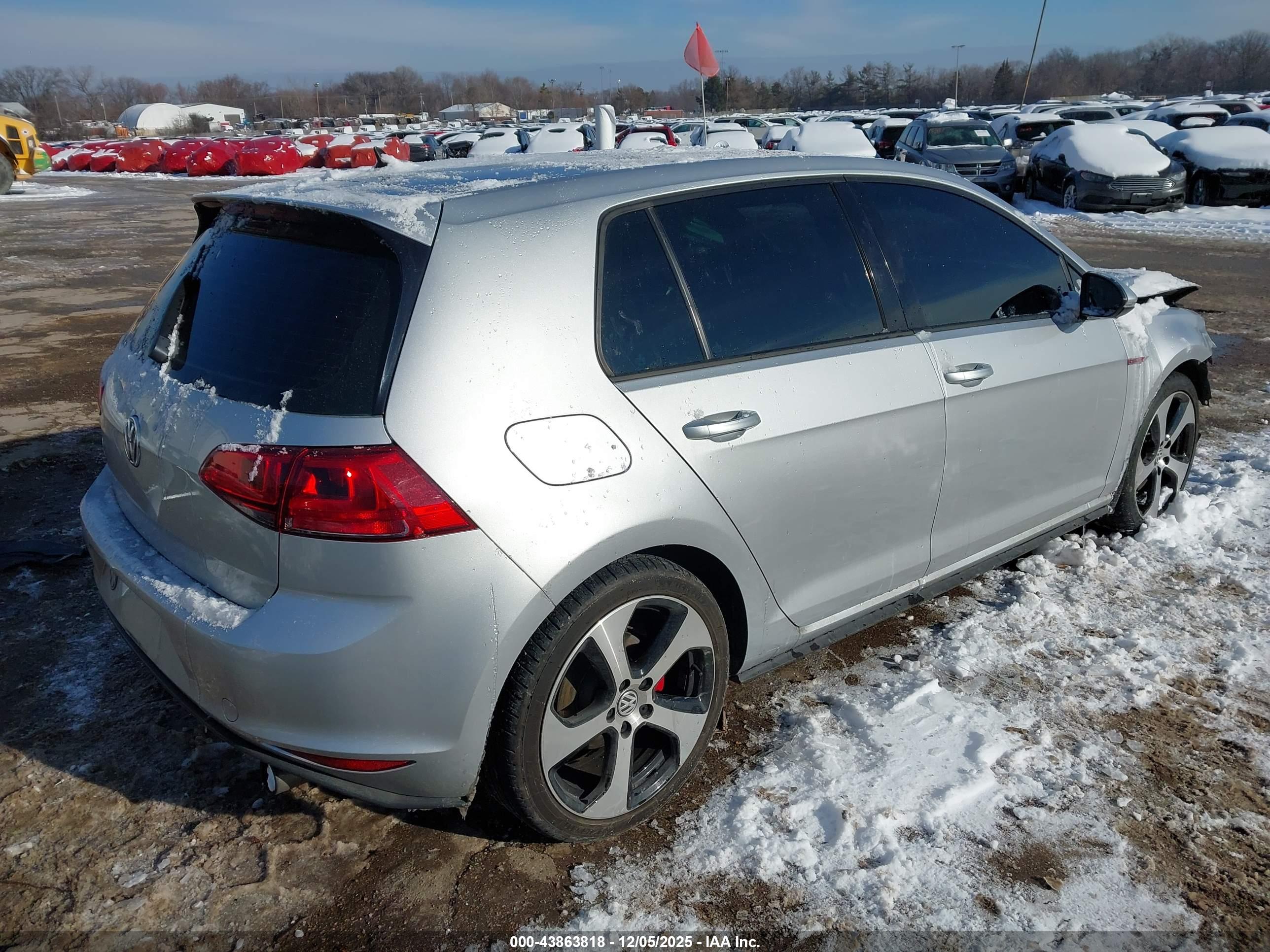 VOLKSWAGEN GOLF image 4