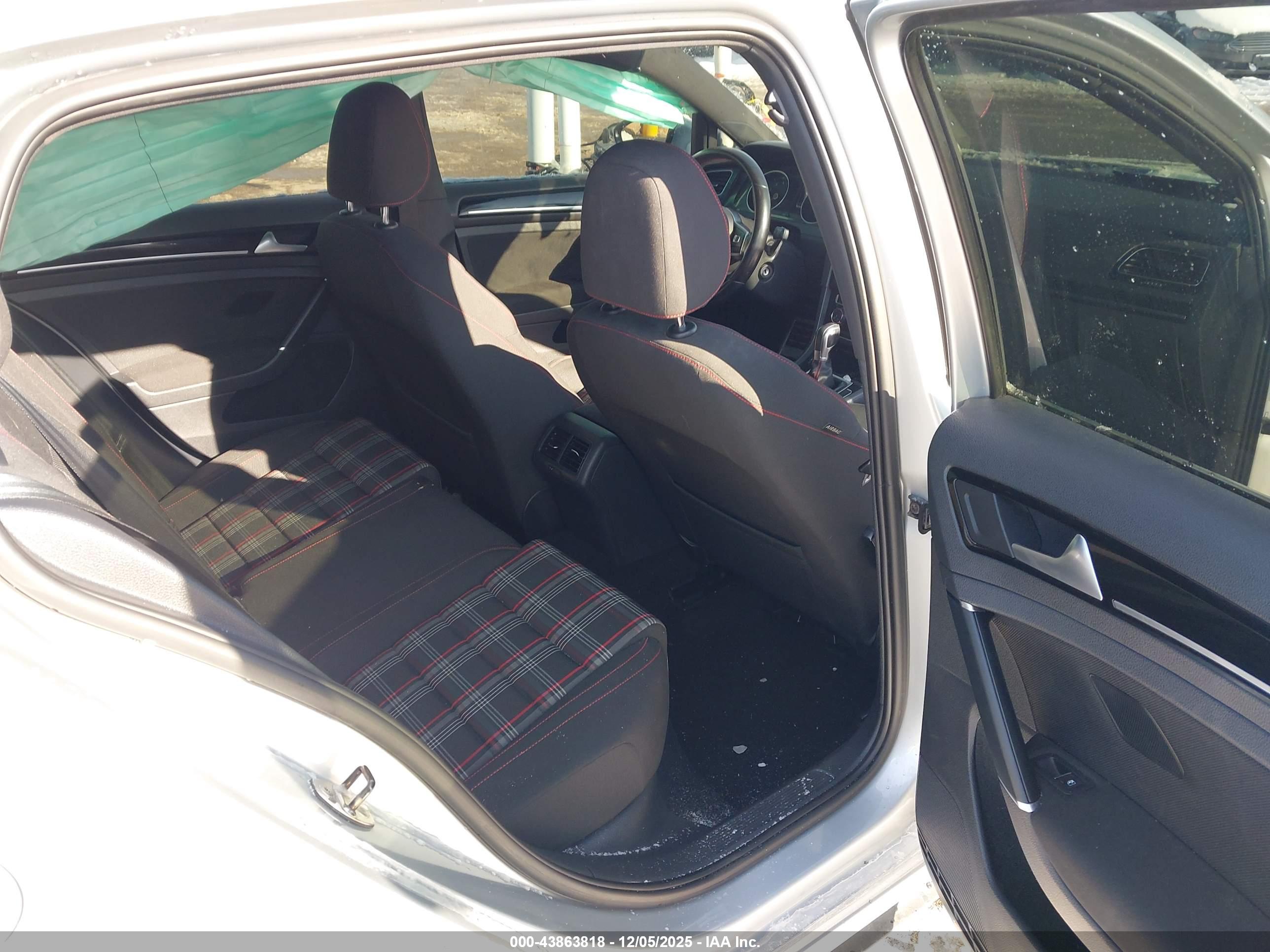 VOLKSWAGEN GOLF image 8