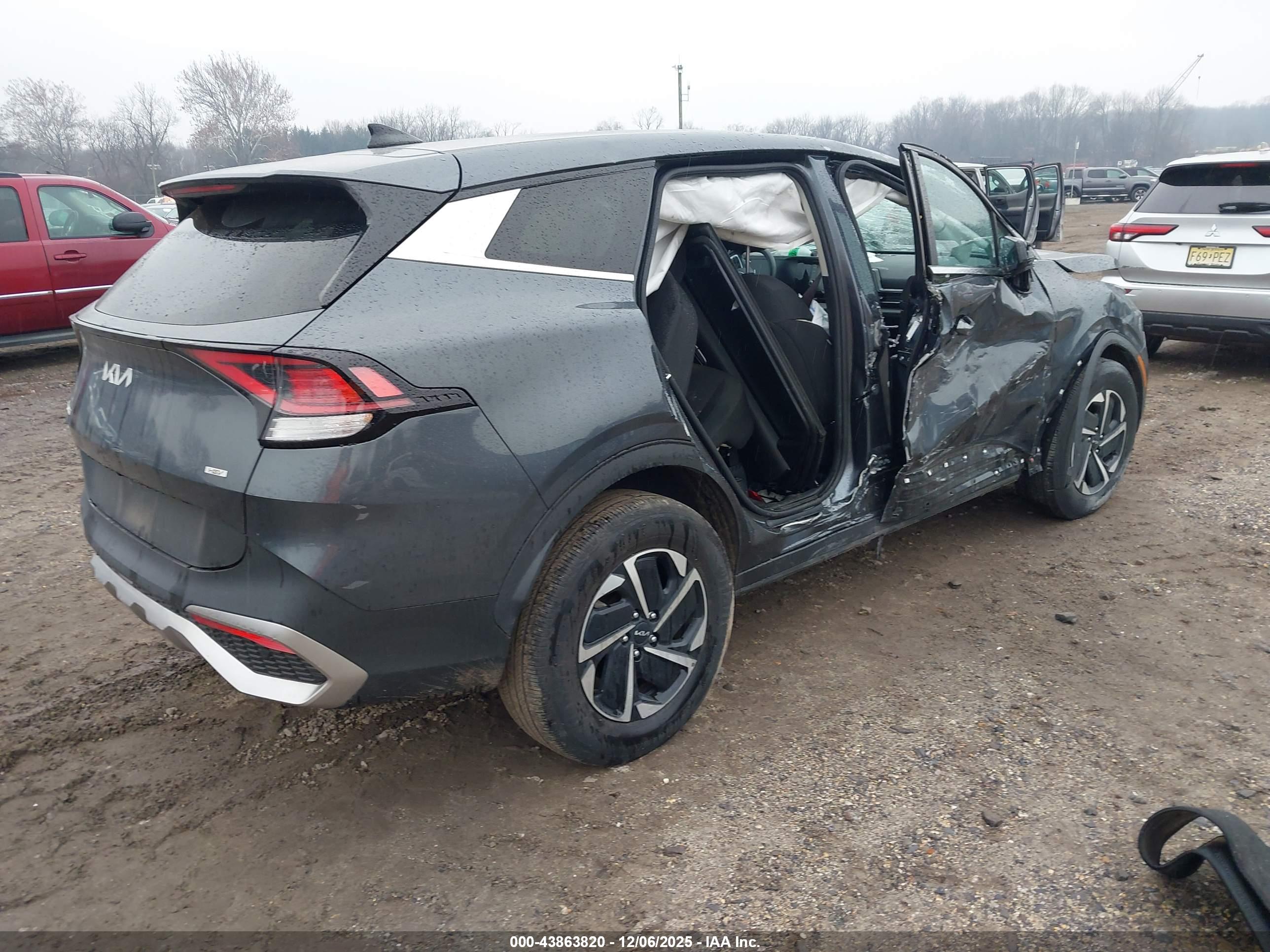 KIA SPORTAGE image 4