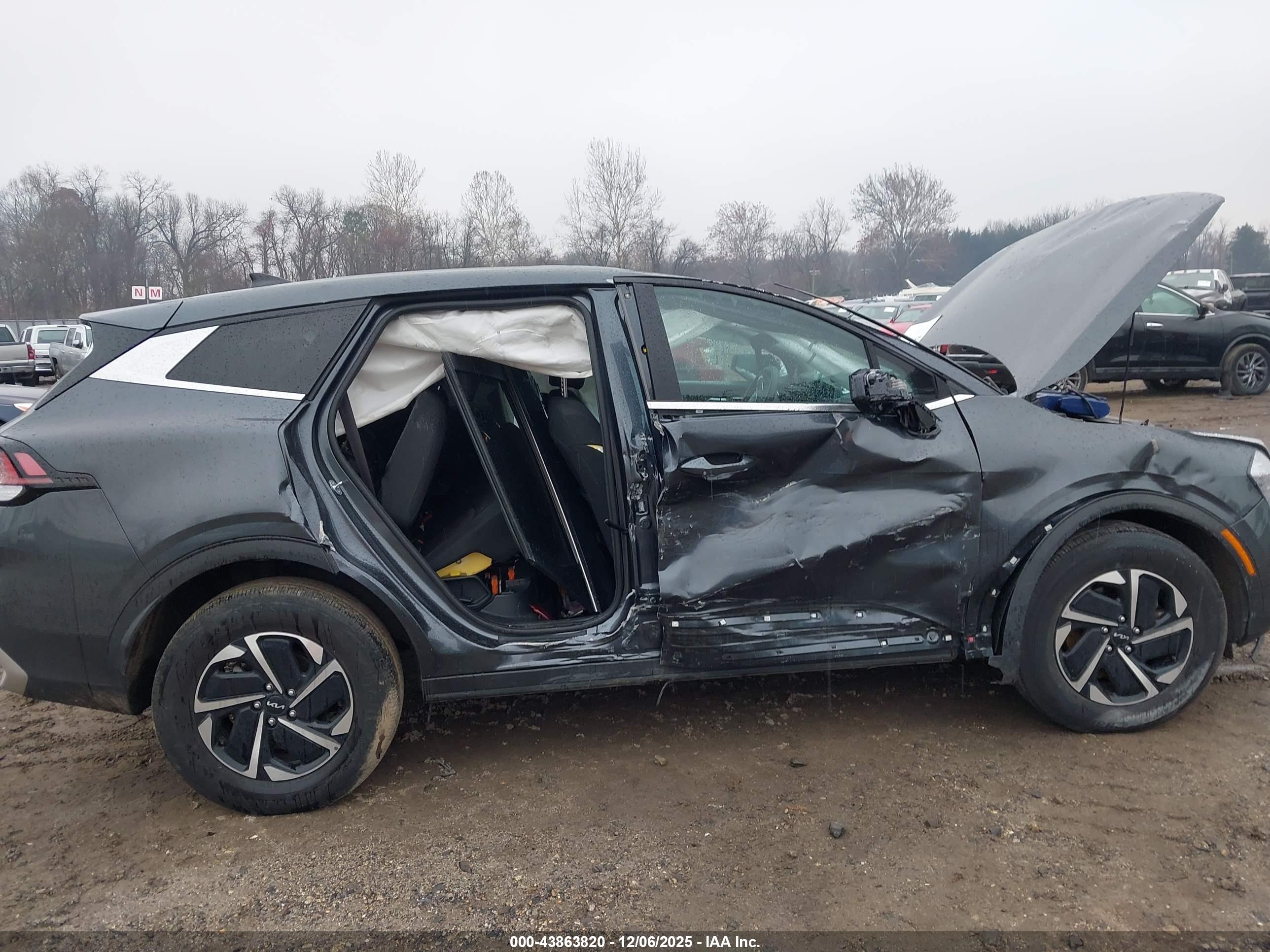 KIA SPORTAGE image 6