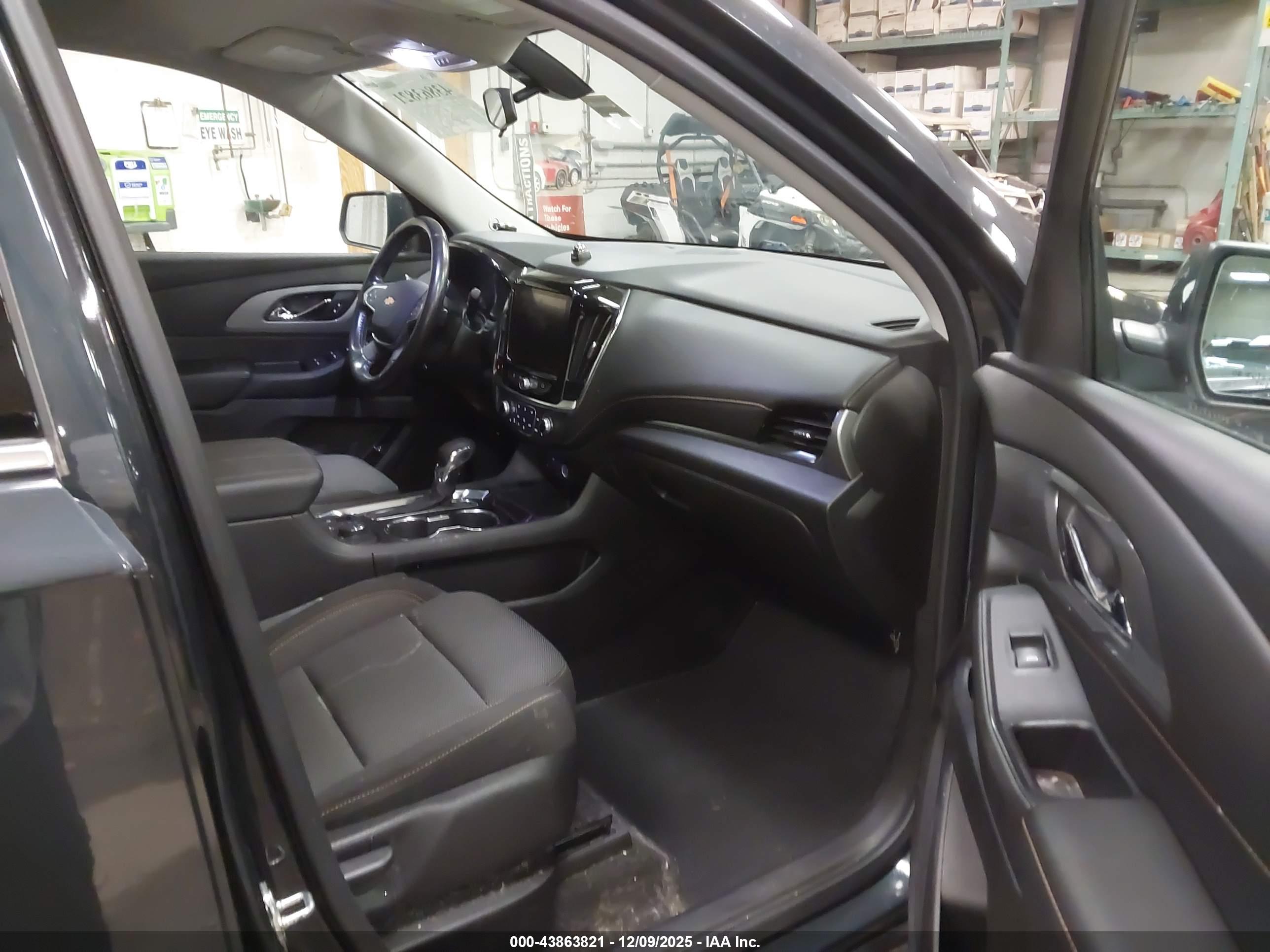 CHEVROLET TRAVERSE image 5