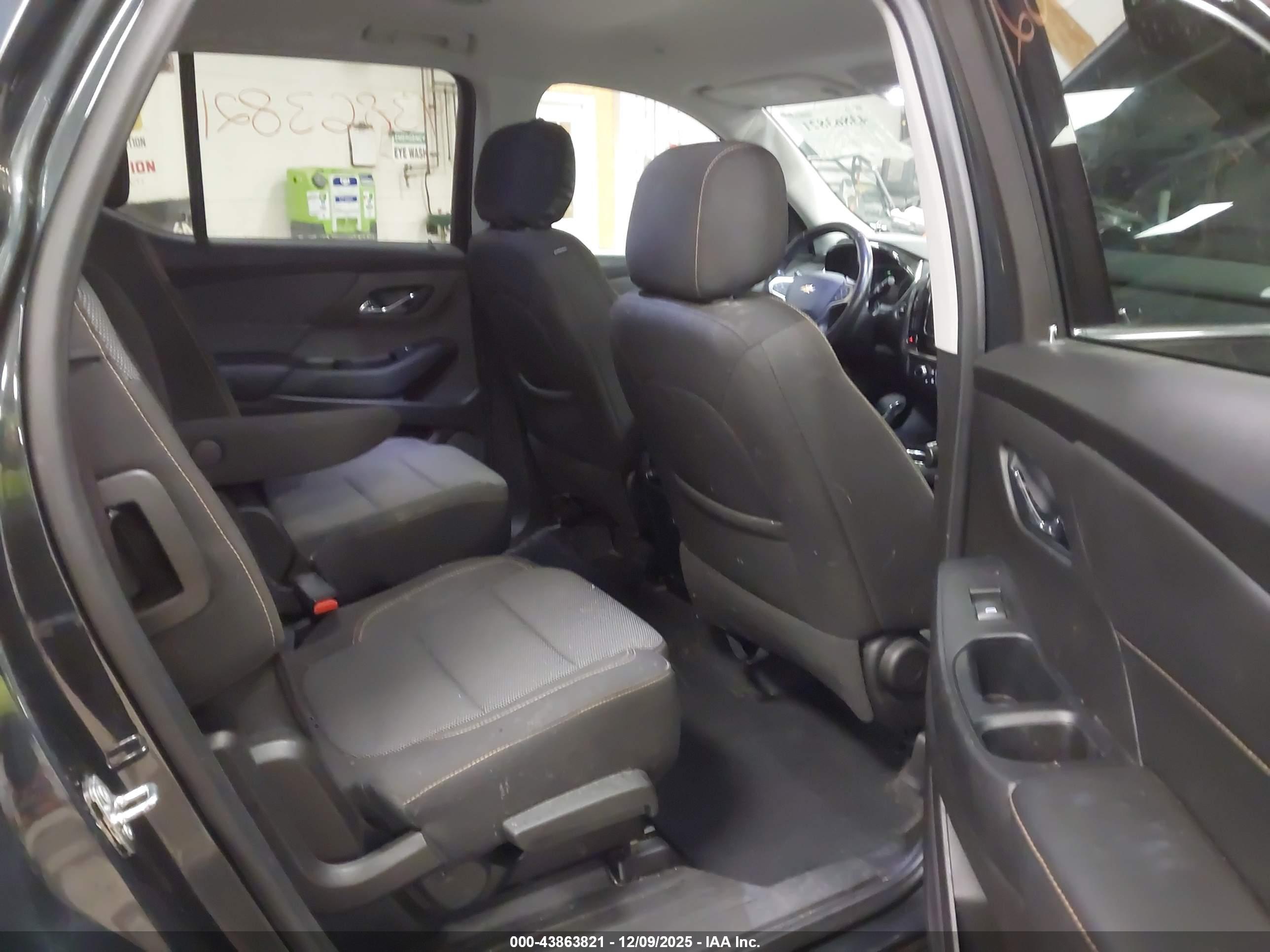 CHEVROLET TRAVERSE image 8