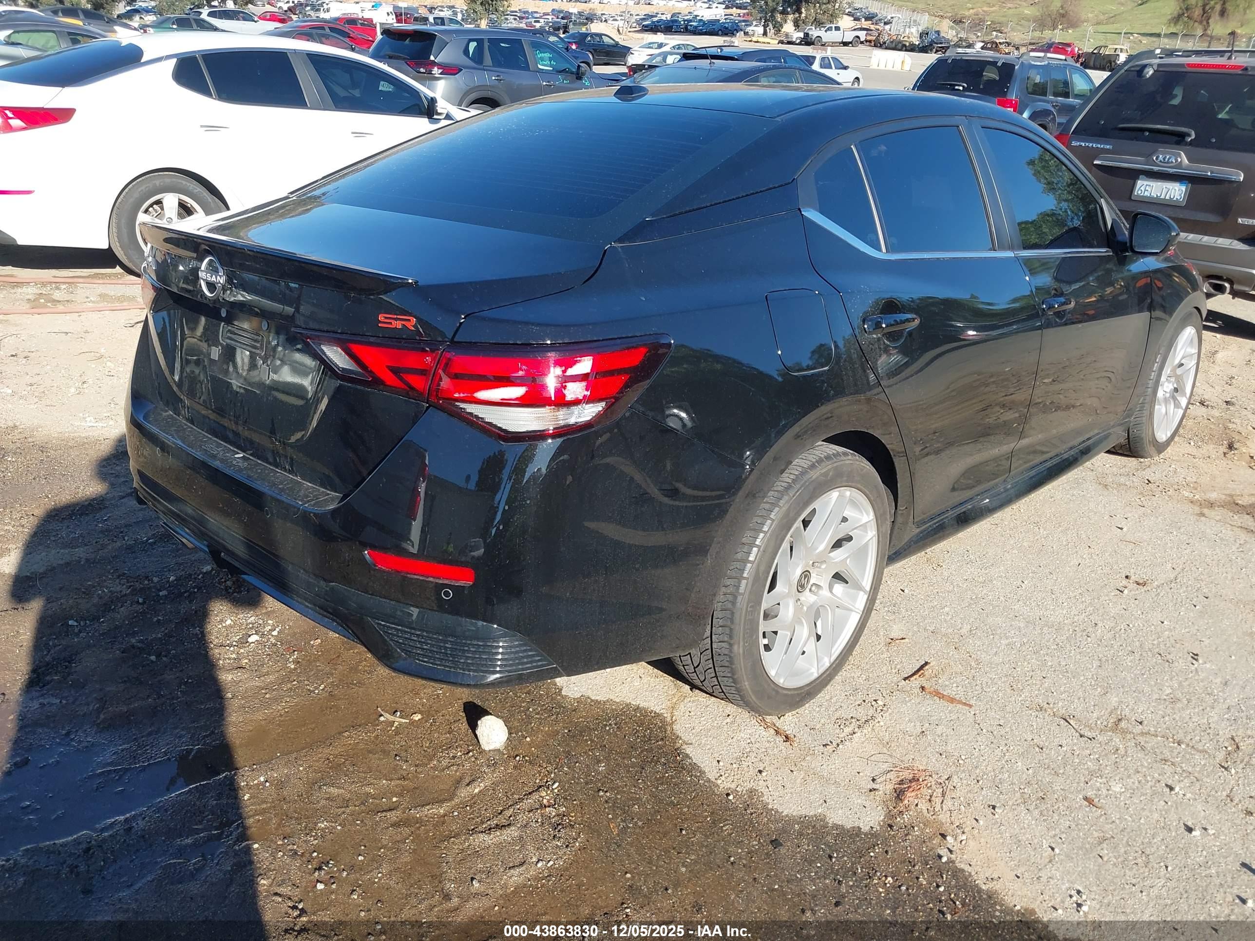 NISSAN SENTRA image 4