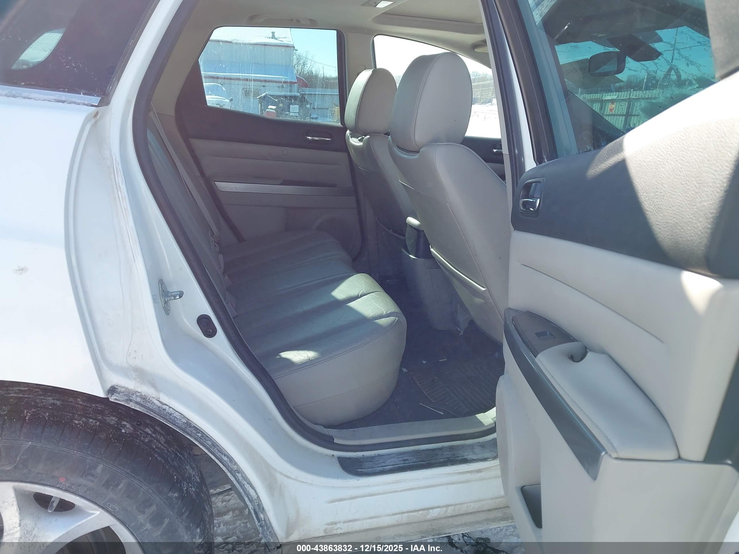 MAZDA CX-7 image 8