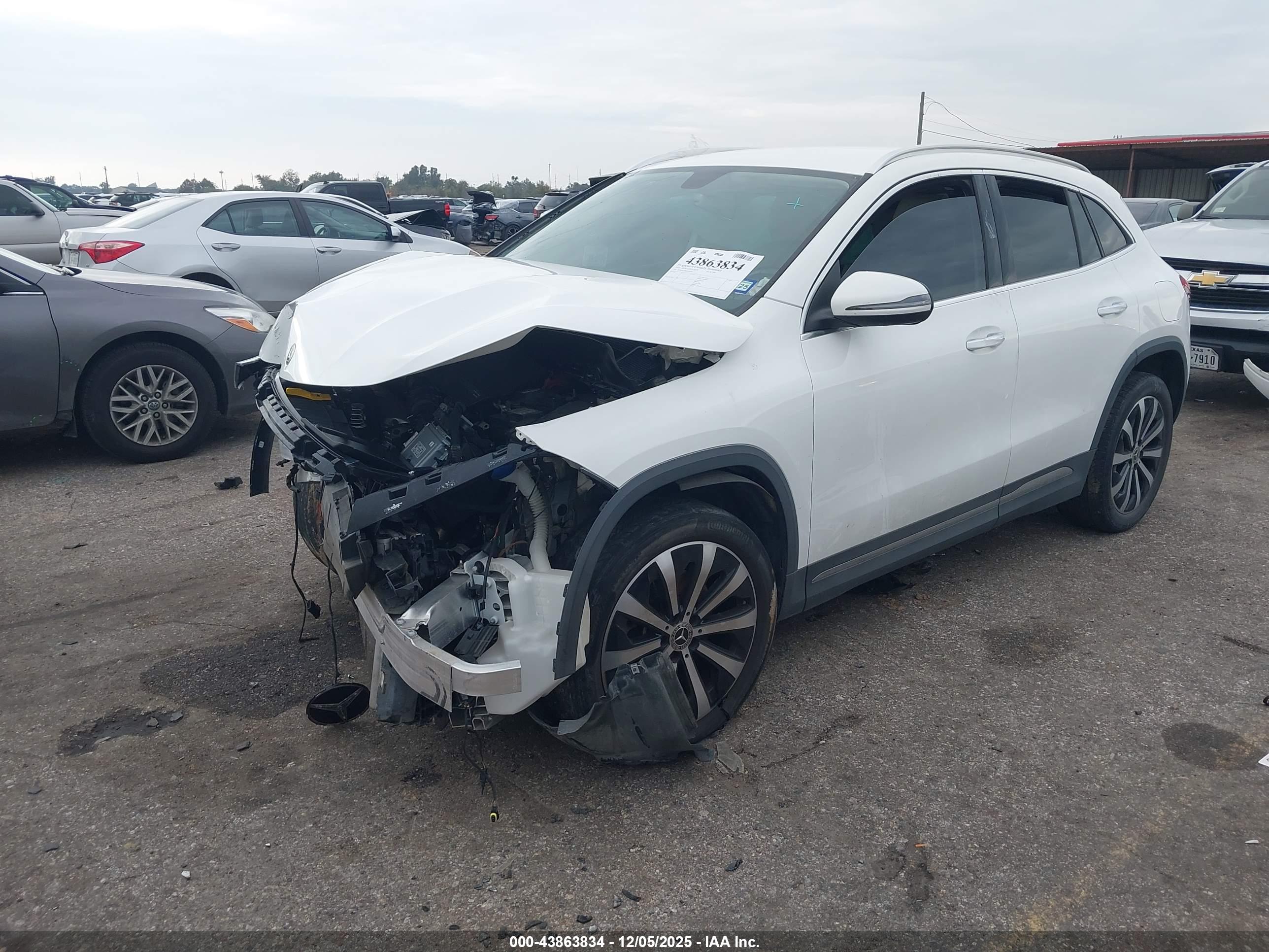 MERCEDES-BENZ GLA image 2