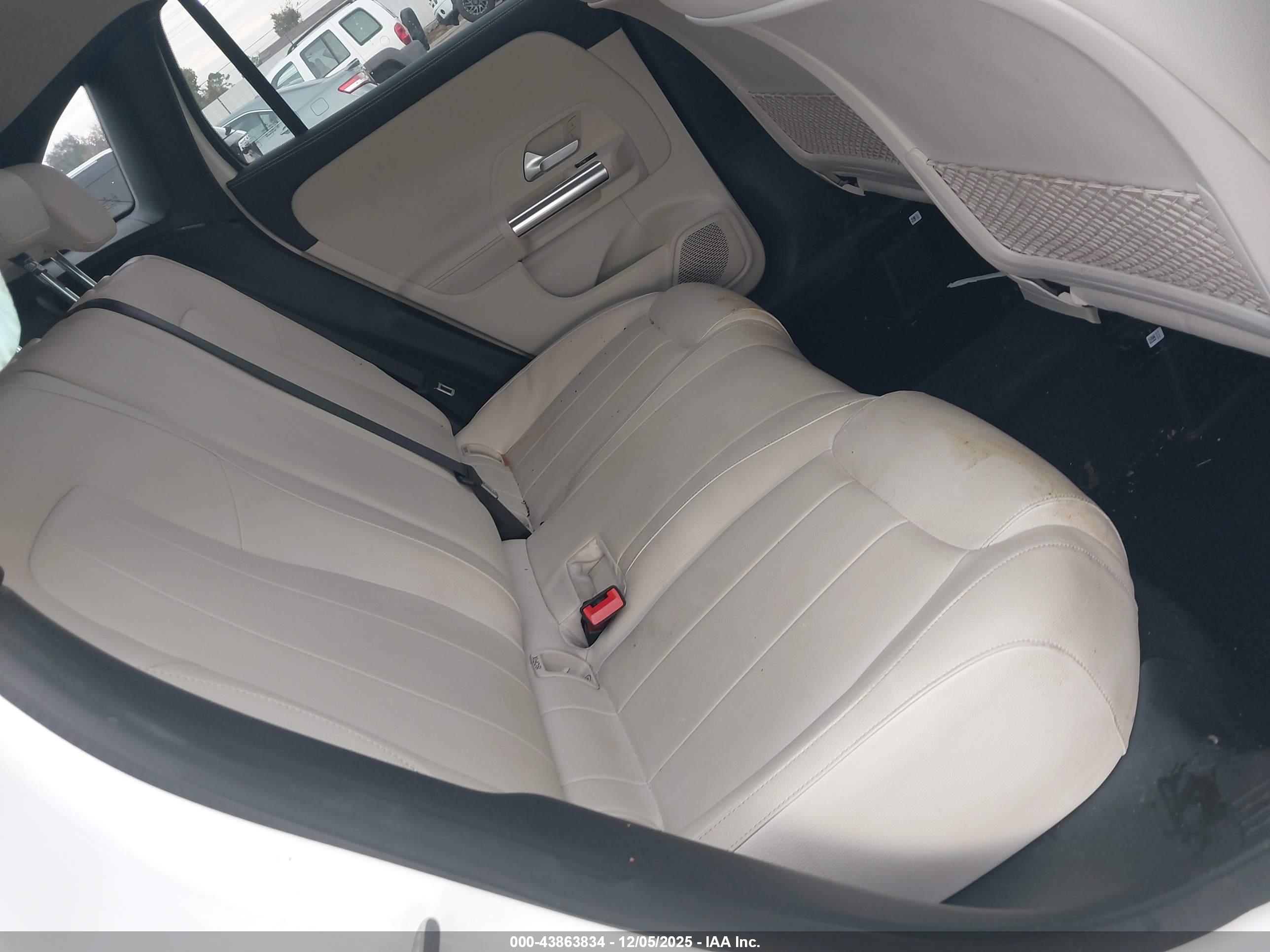 MERCEDES-BENZ GLA image 8