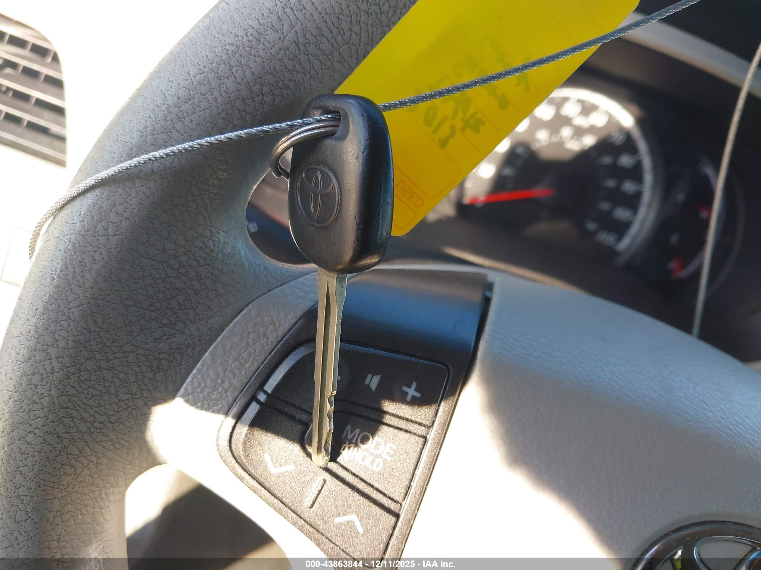 TOYOTA SIENNA image 11