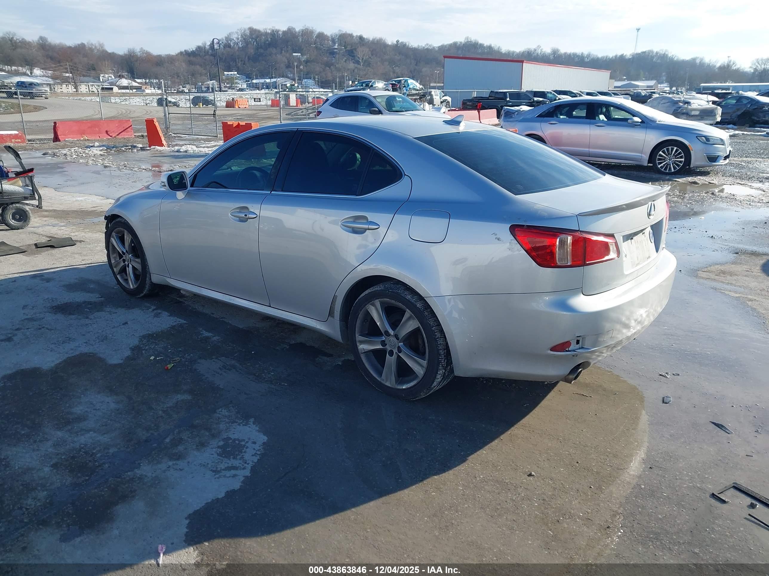LEXUS IS image 3